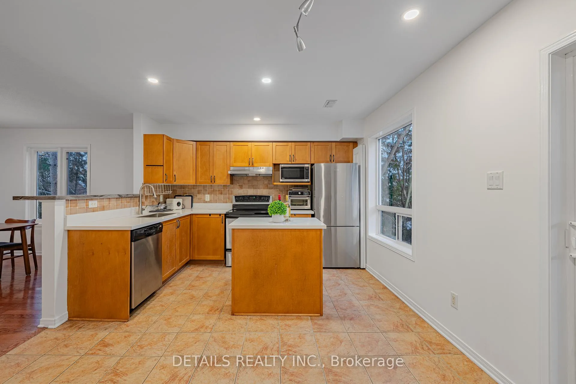Photo 18 of 376 Wiffen Private, Ottawa, Westcliffe Estates — HOMEH