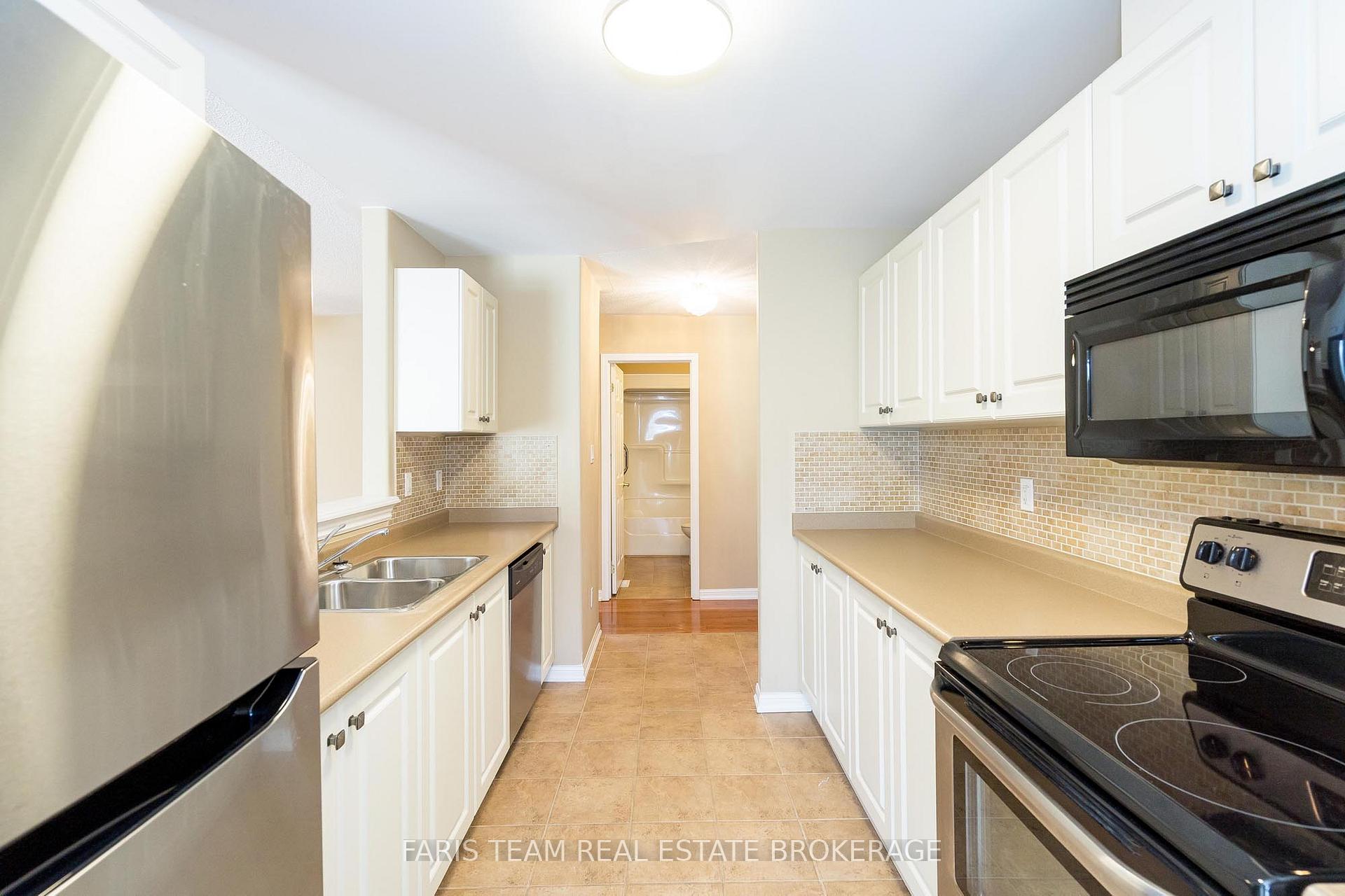 Photo 5 of Unit 18, 318 Little Avenue, Barrie, Painswick North — HOMEH