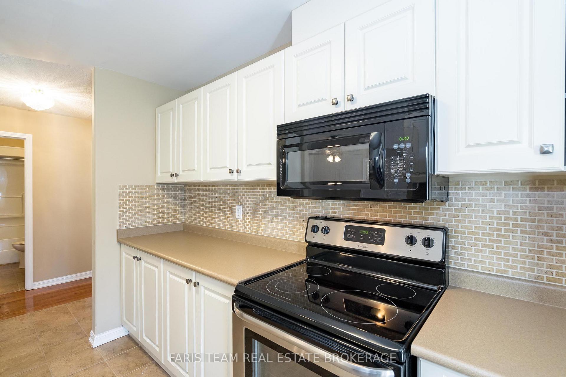 Photo 7 of Unit 18, 318 Little Avenue, Barrie, Painswick North — HOMEH