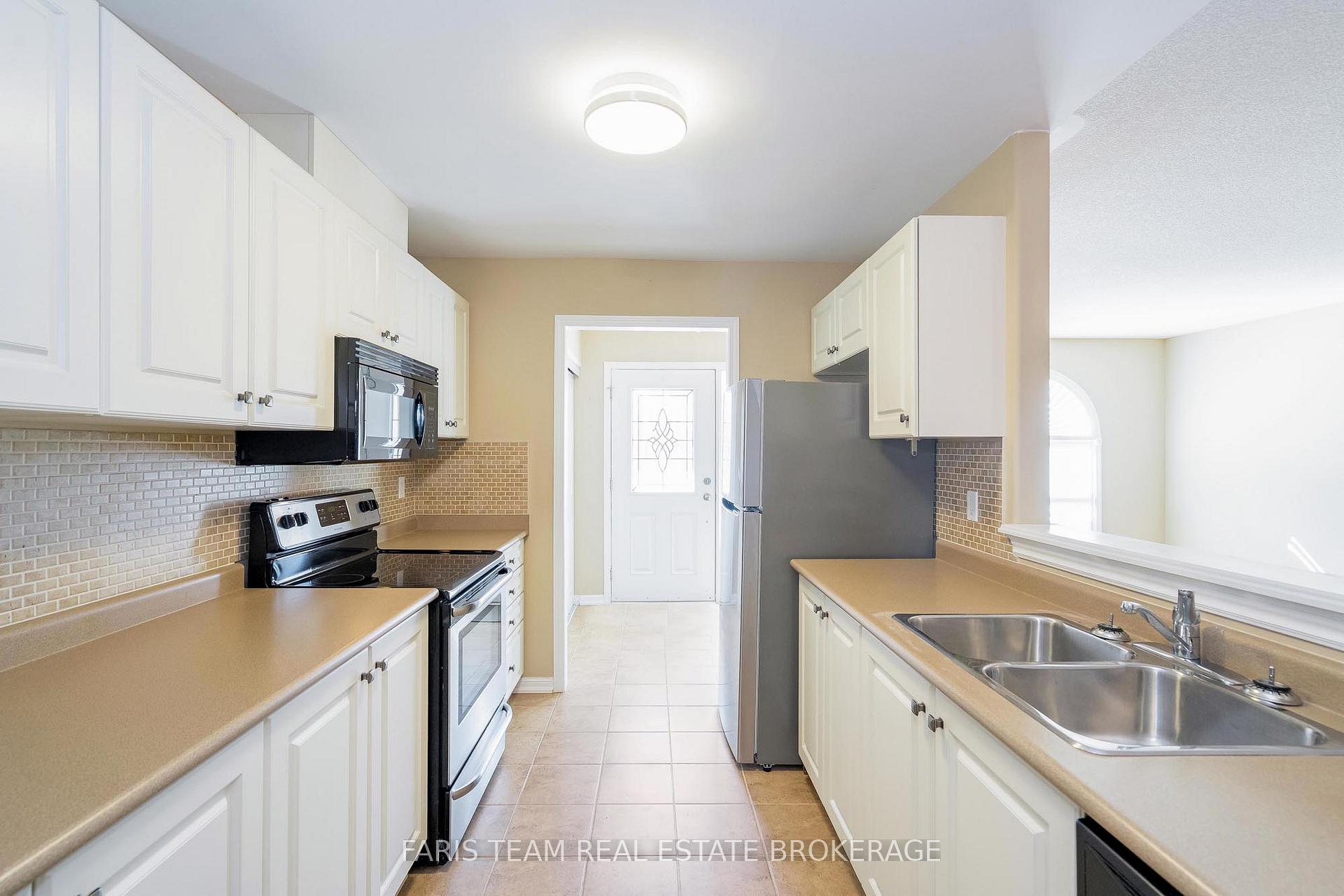 Photo 8 of Unit 18, 318 Little Avenue, Barrie, Painswick North — HOMEH