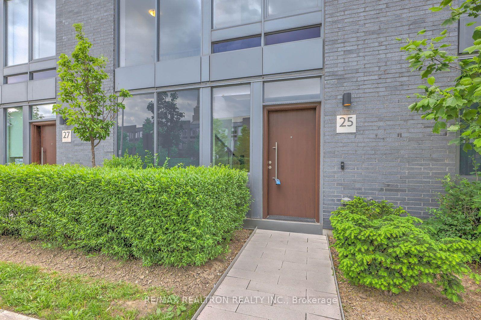 Photo 3 of 25 Sonic Way, Toronto, Flemingdon Park — HOMEH