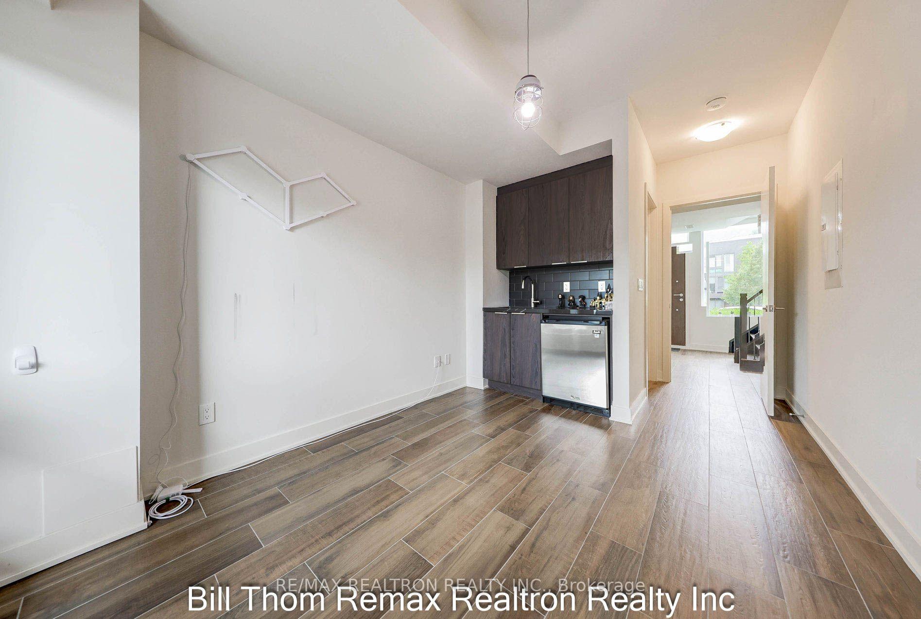 Photo 6 of 25 Sonic Way, Toronto, Flemingdon Park — HOMEH