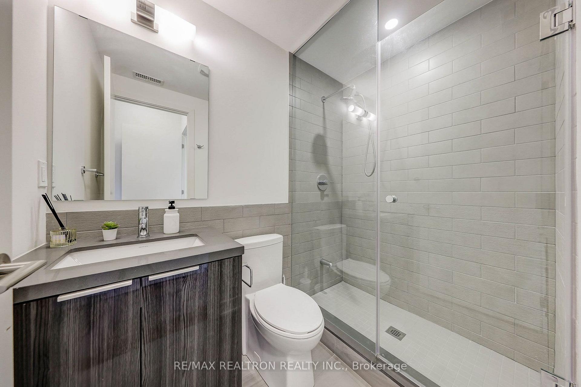Photo 8 of 25 Sonic Way, Toronto, Flemingdon Park — HOMEH