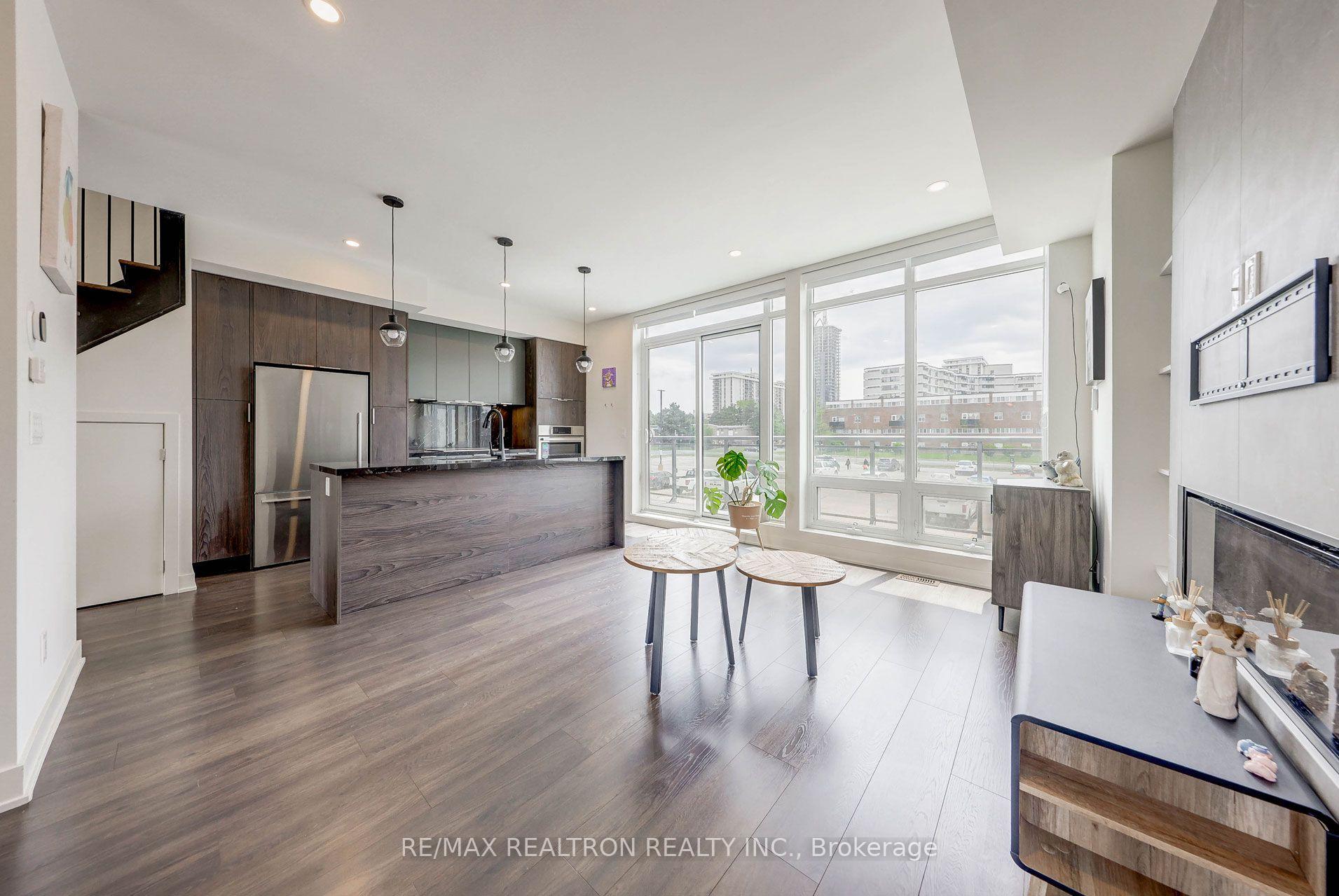 Photo 10 of 25 Sonic Way, Toronto, Flemingdon Park — HOMEH