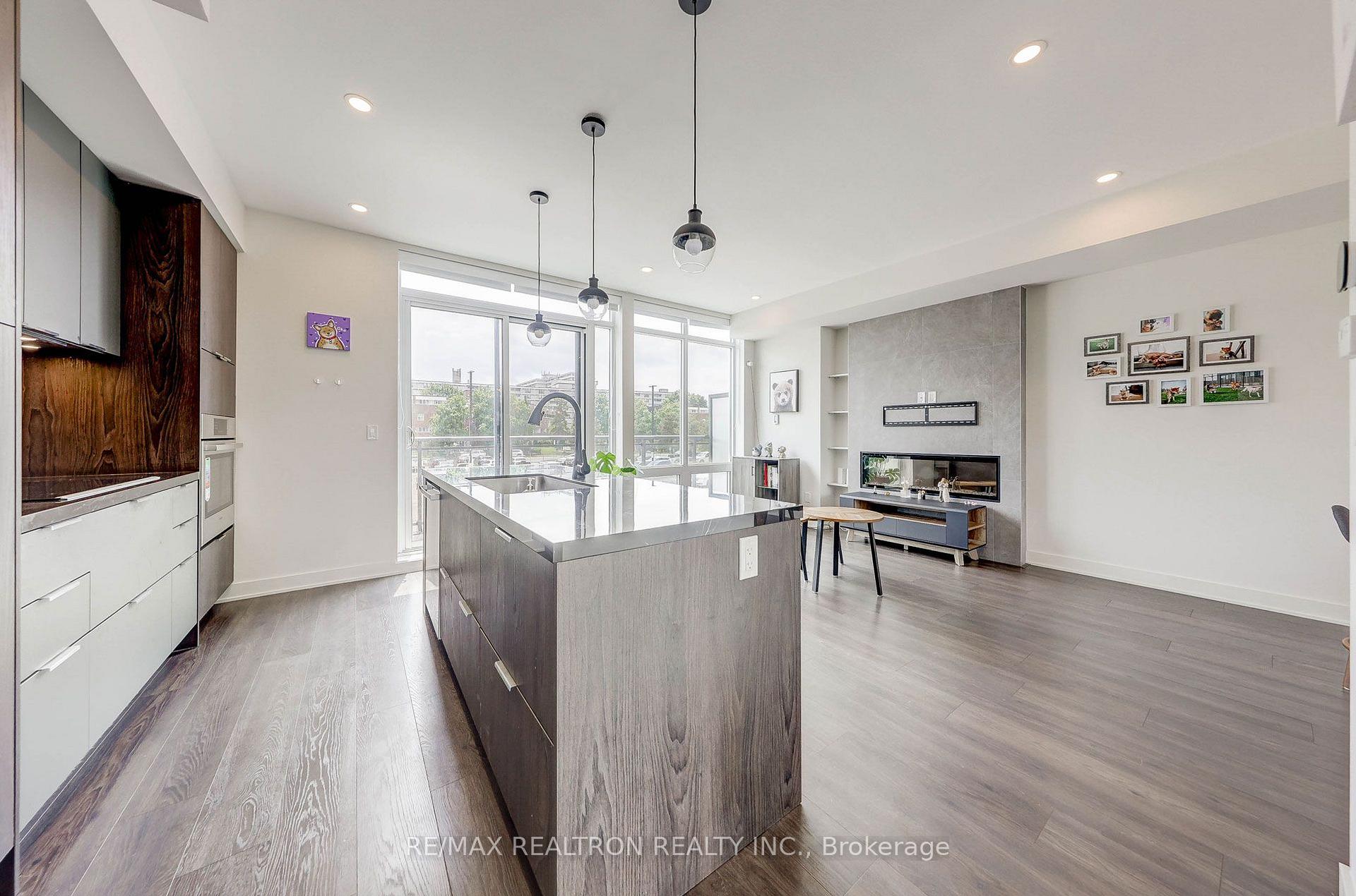 Photo 11 of 25 Sonic Way, Toronto, Flemingdon Park — HOMEH