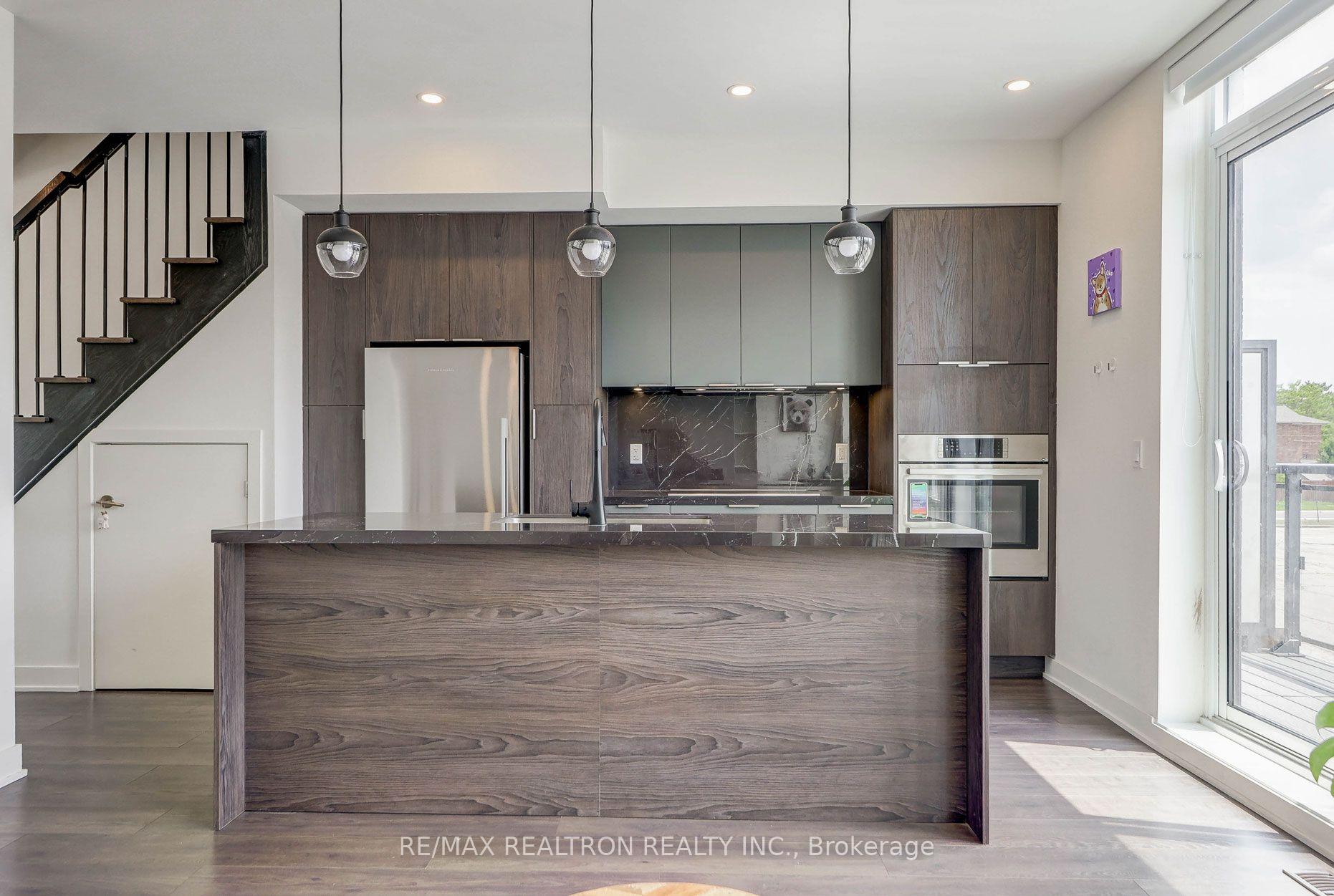 Photo 13 of 25 Sonic Way, Toronto, Flemingdon Park — HOMEH