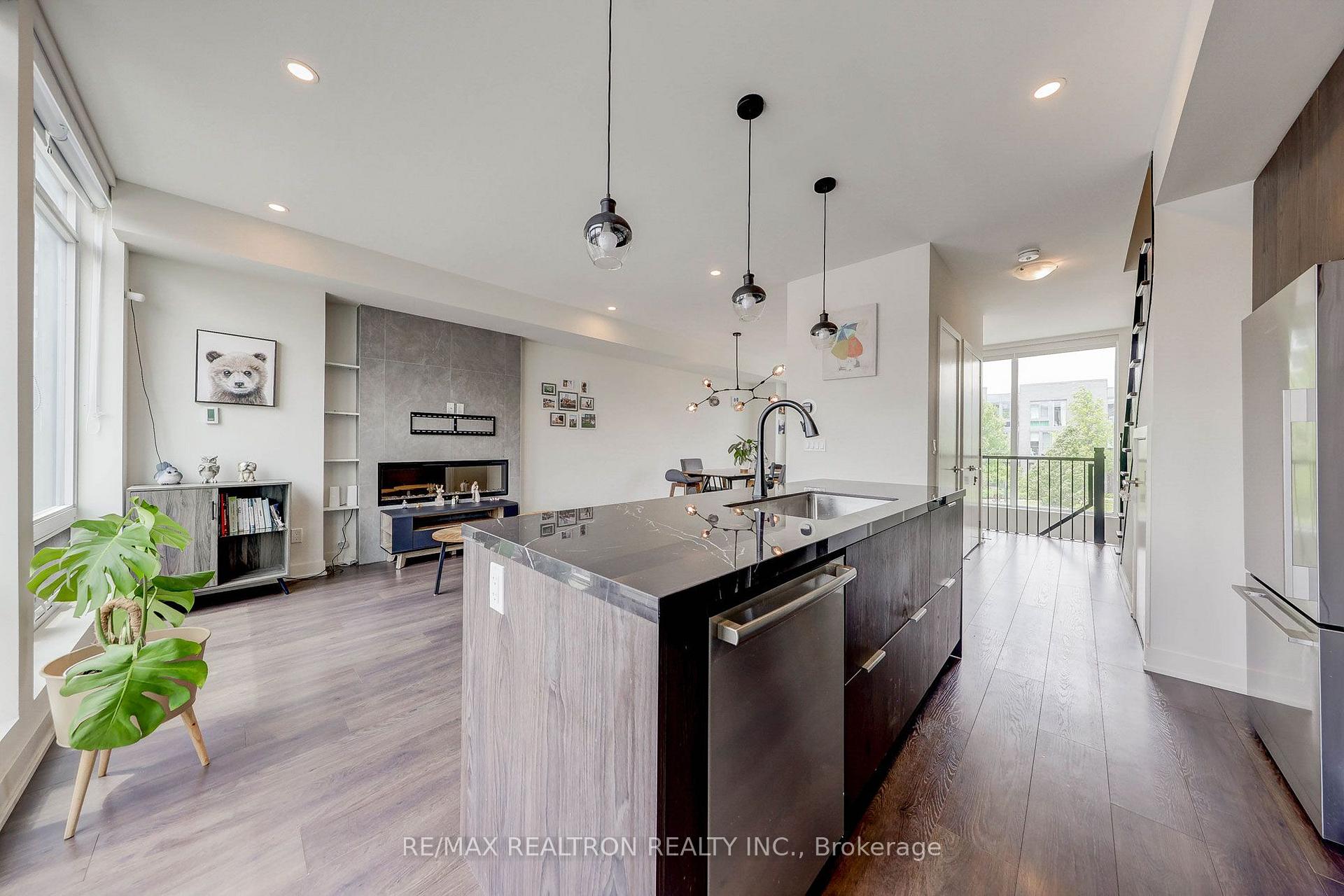 Photo 14 of 25 Sonic Way, Toronto, Flemingdon Park — HOMEH