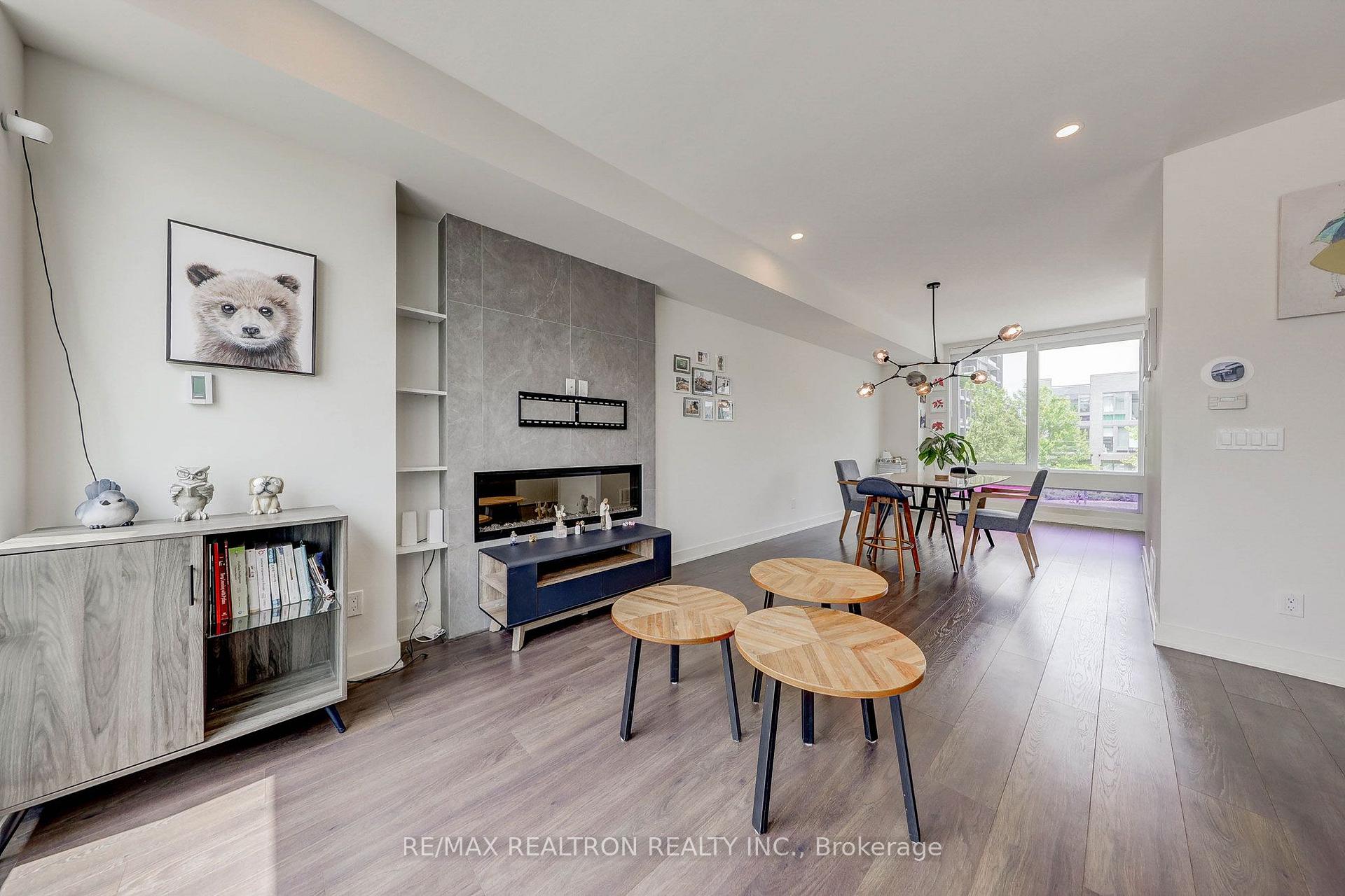Photo 18 of 25 Sonic Way, Toronto, Flemingdon Park — HOMEH