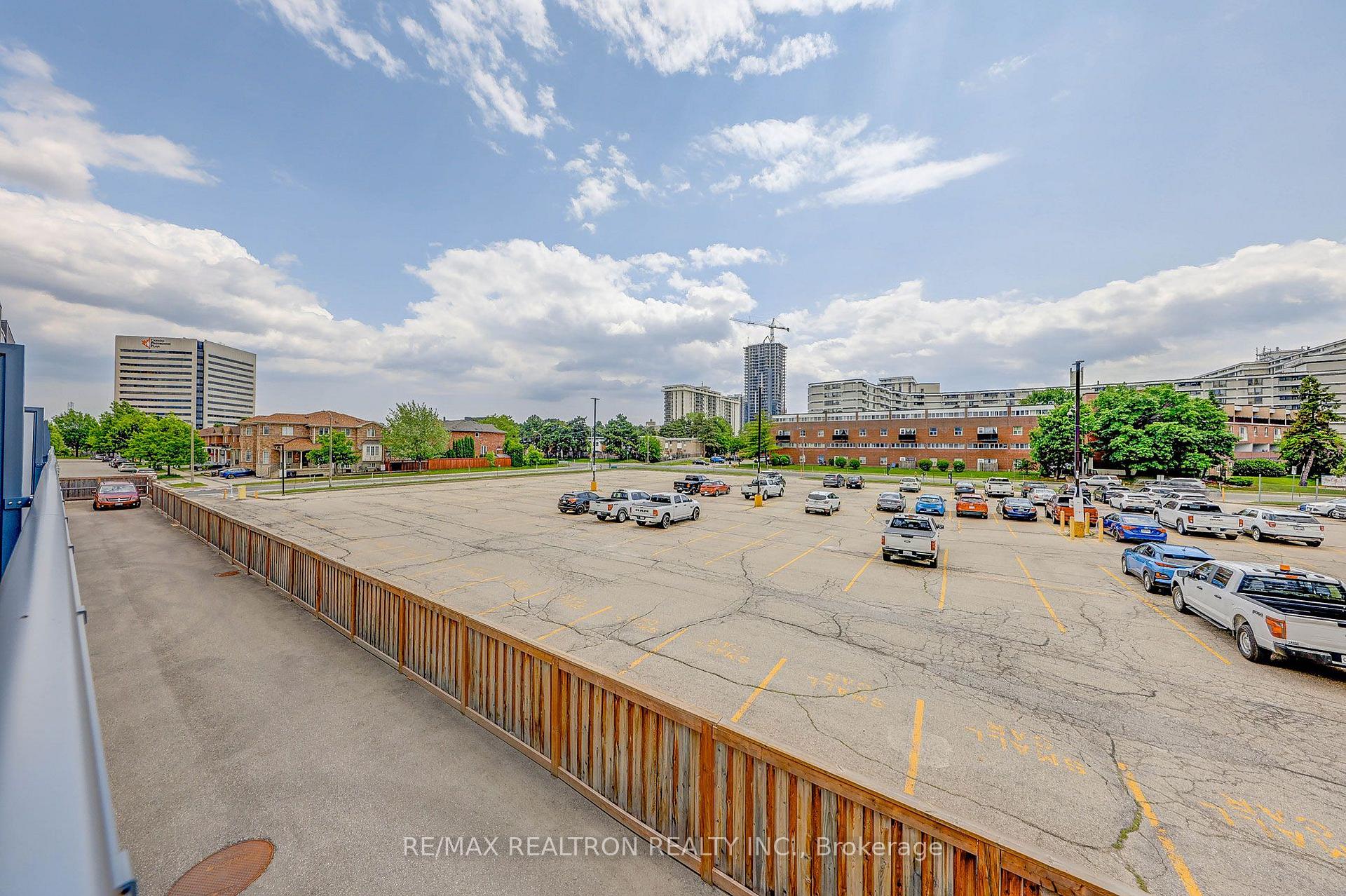 Photo 25 of 25 Sonic Way, Toronto, Flemingdon Park — HOMEH