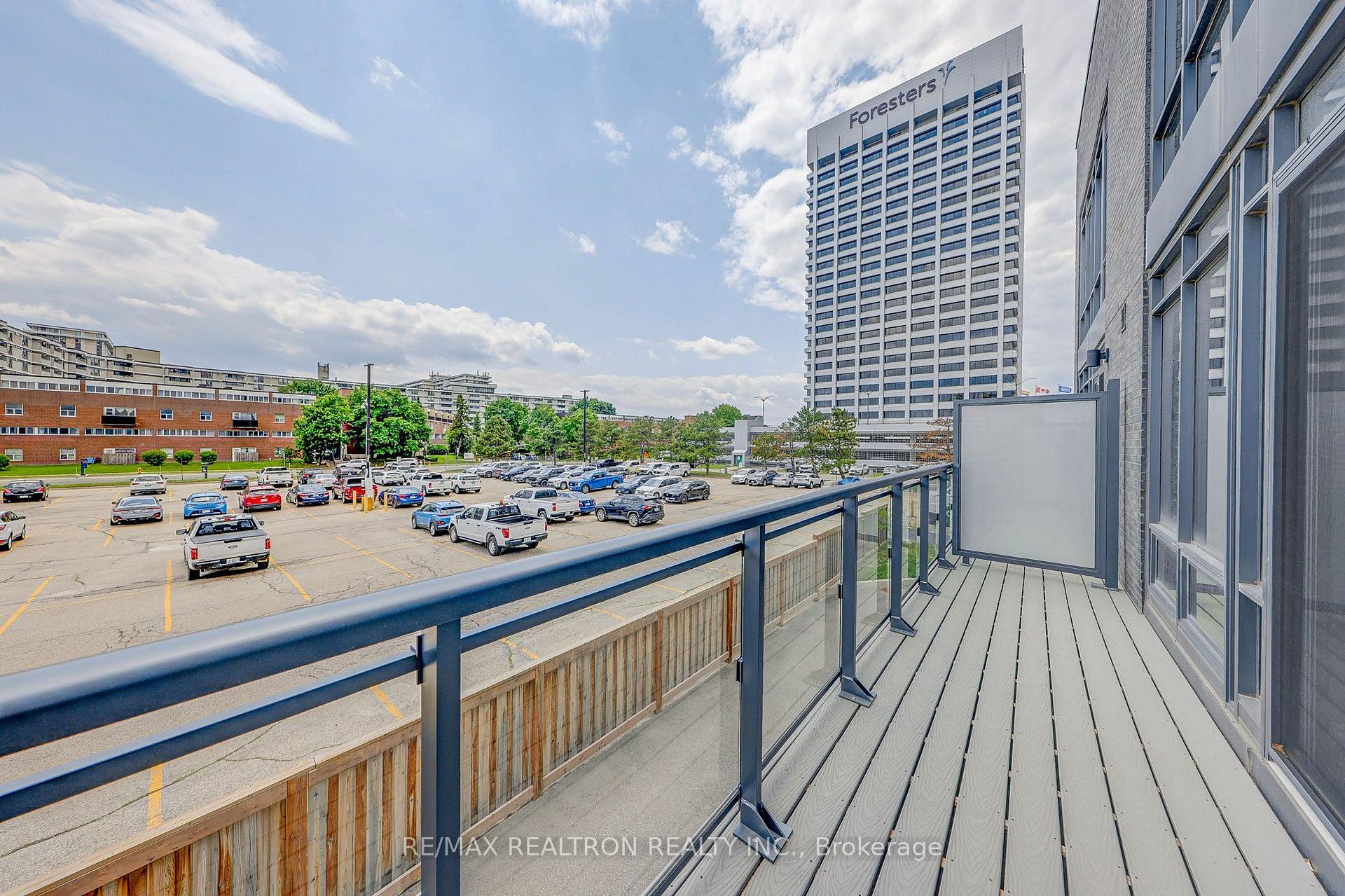 Photo 28 of 25 Sonic Way, Toronto, Flemingdon Park — HOMEH