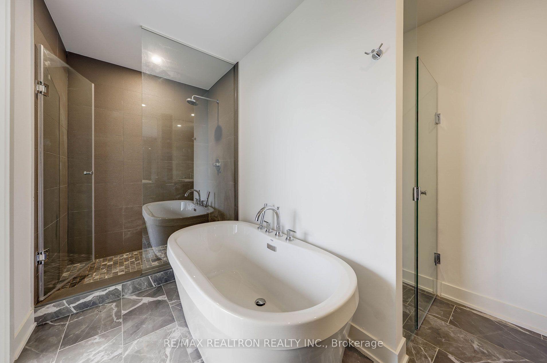 Photo 32 of 25 Sonic Way, Toronto, Flemingdon Park — HOMEH