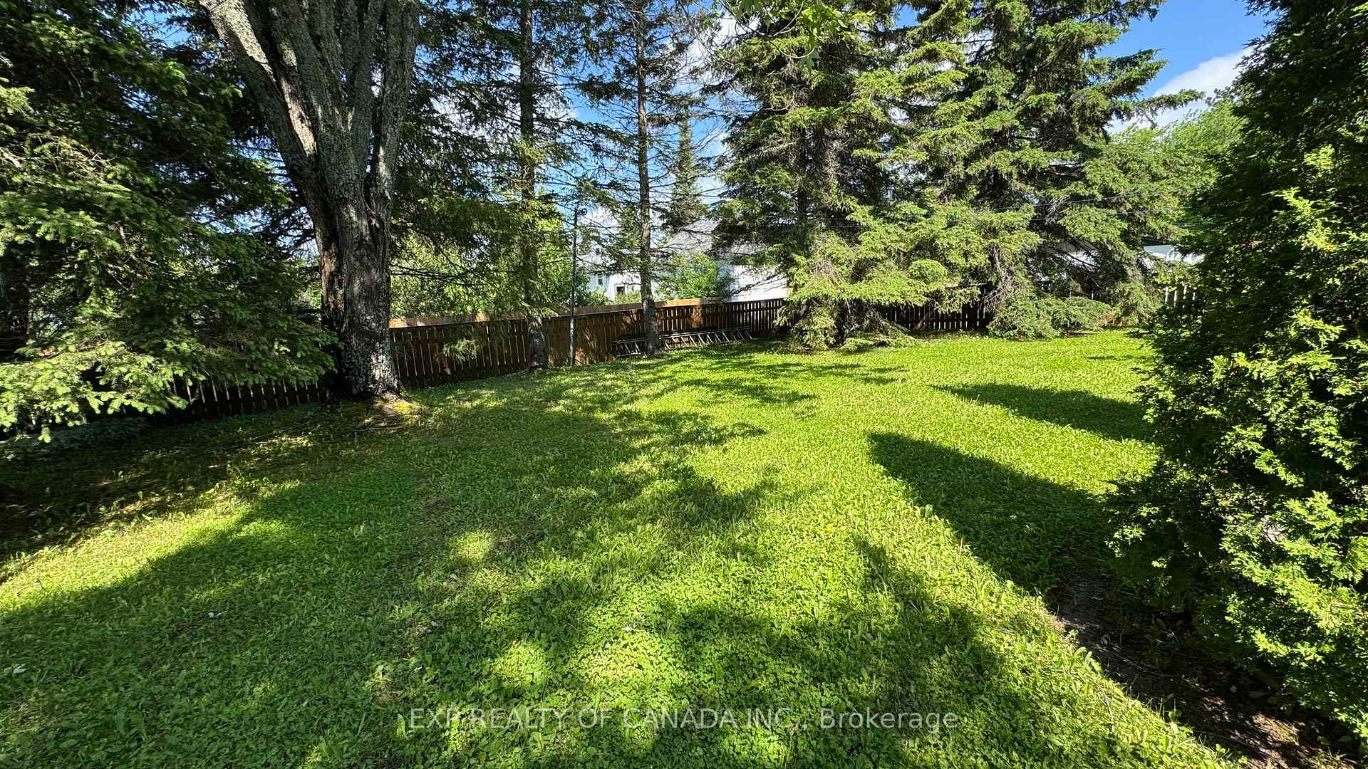 Photo 4 of 367 Third Avenue, Cochrane — HOMEH