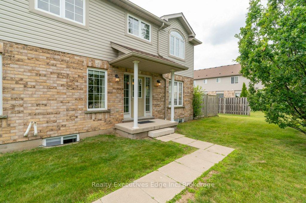 Photo 4 of Unit 23, 210 Dawn Avenue, Guelph, Clairfields/Hanlon Business Park — HOMEH