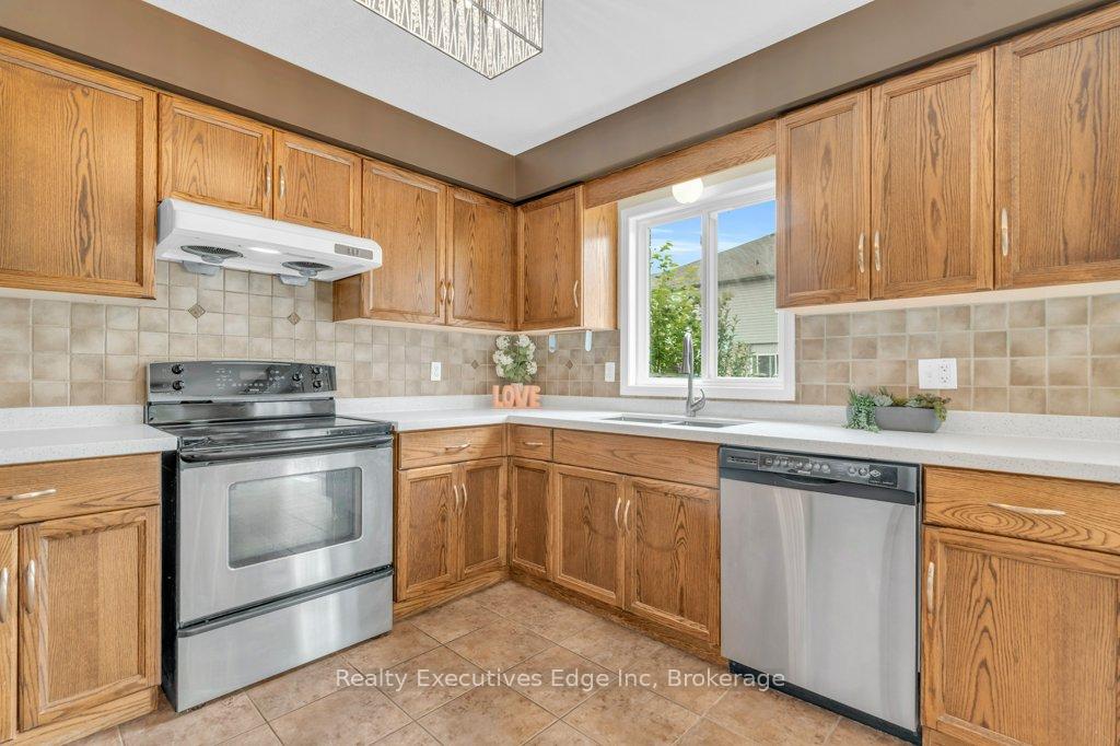 Photo 11 of Unit 23, 210 Dawn Avenue, Guelph, Clairfields/Hanlon Business Park — HOMEH