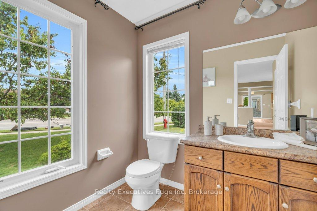 Photo 17 of Unit 23, 210 Dawn Avenue, Guelph, Clairfields/Hanlon Business Park — HOMEH