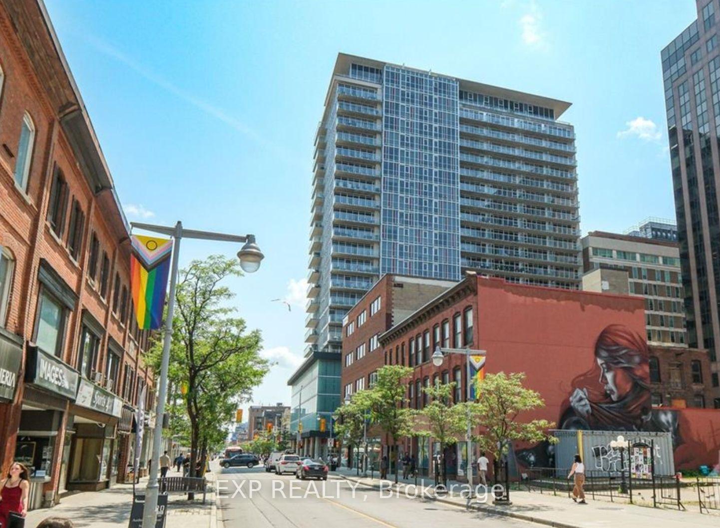 Front of Unit 709, 324 Laurier Avenue W