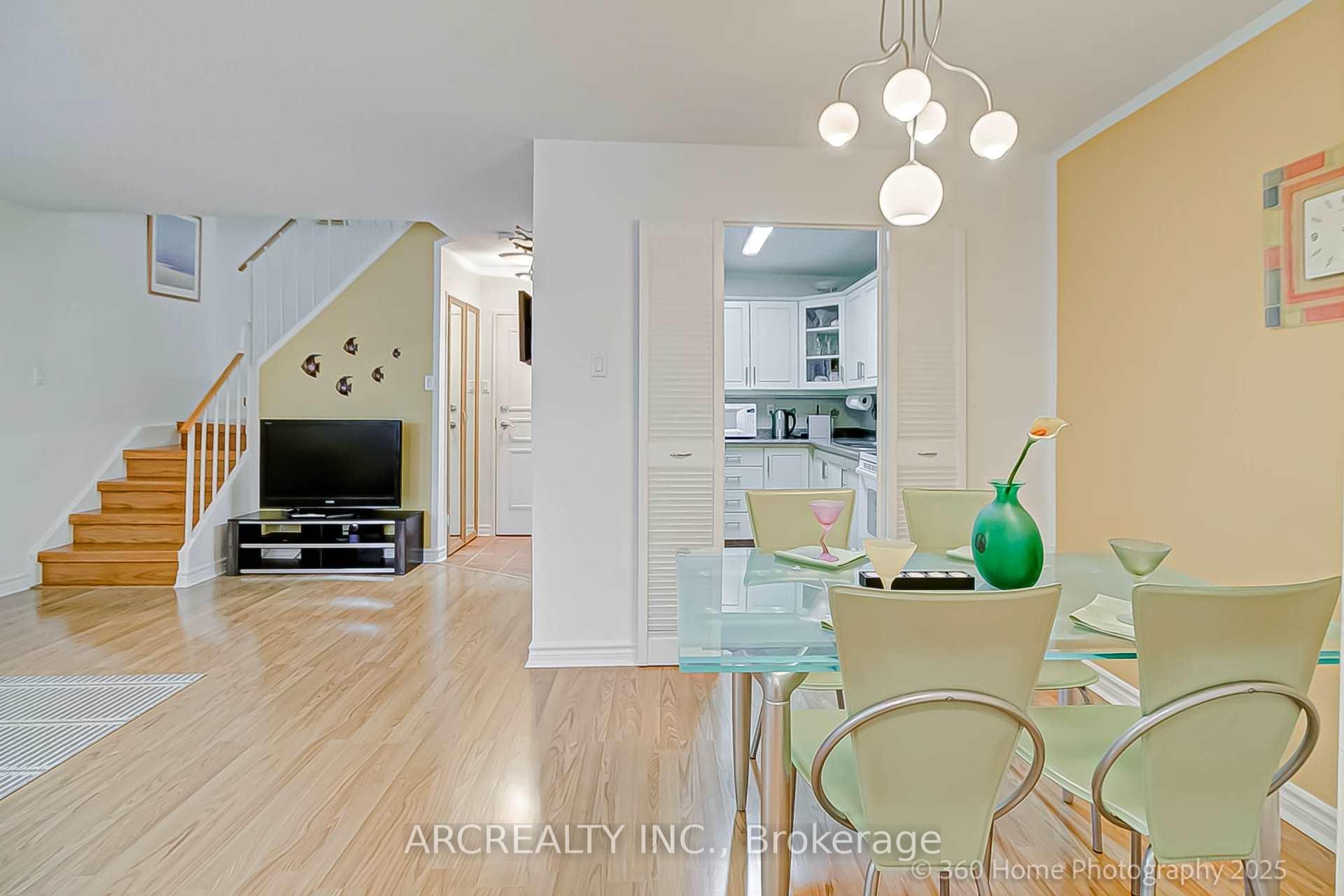 Photo 3 of Unit 165, 16 Elgin Street, Markham, Thornhill — HOMEH
