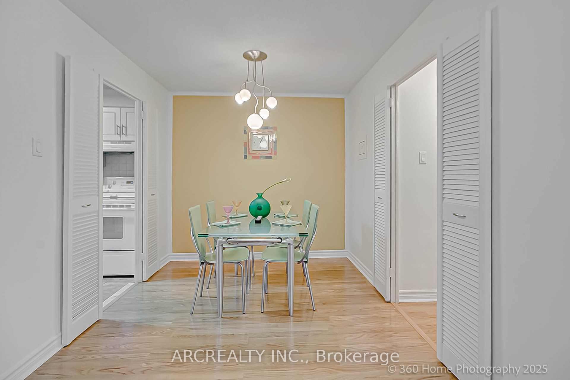 Photo 4 of Unit 165, 16 Elgin Street, Markham, Thornhill — HOMEH
