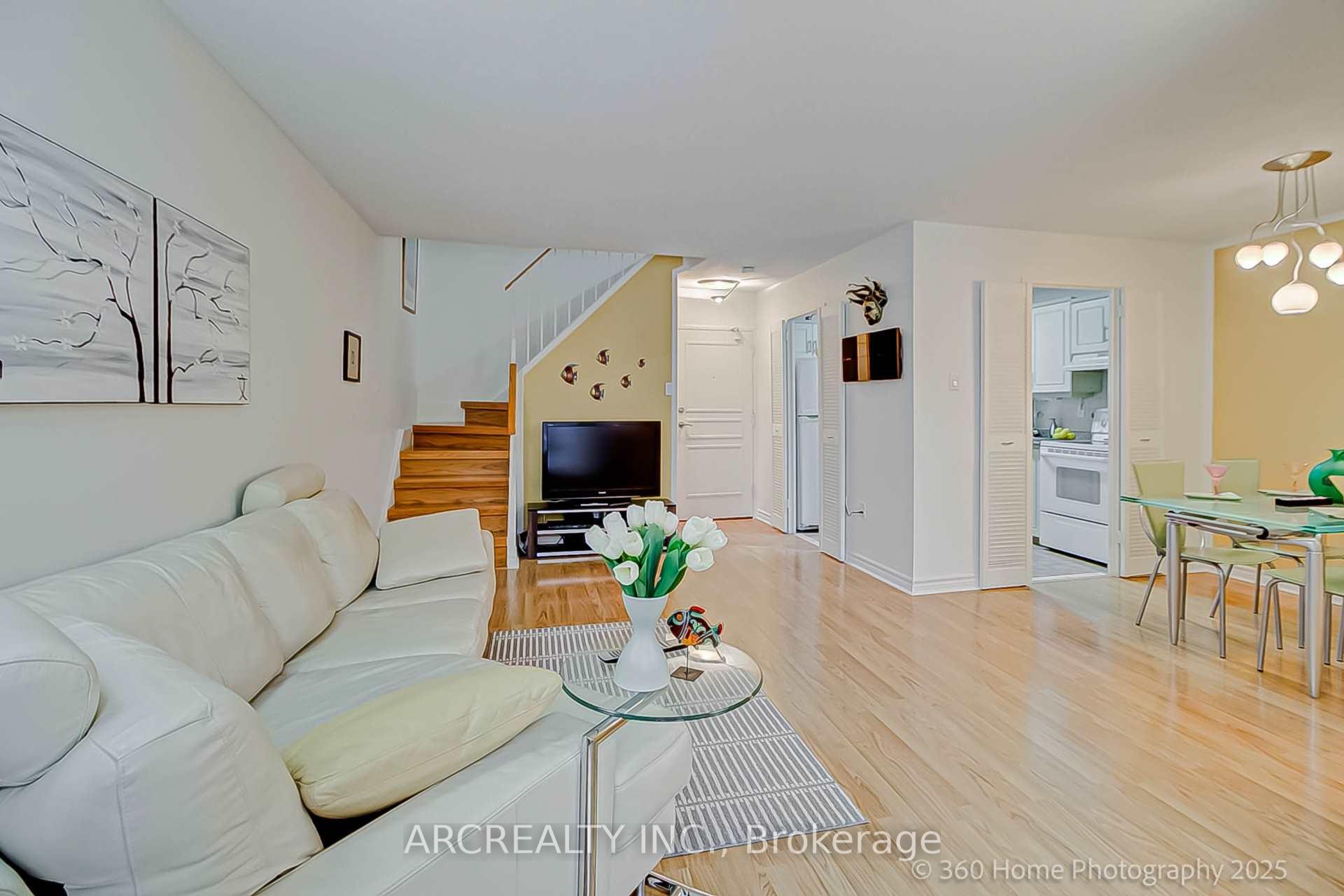 Photo 5 of Unit 165, 16 Elgin Street, Markham, Thornhill — HOMEH