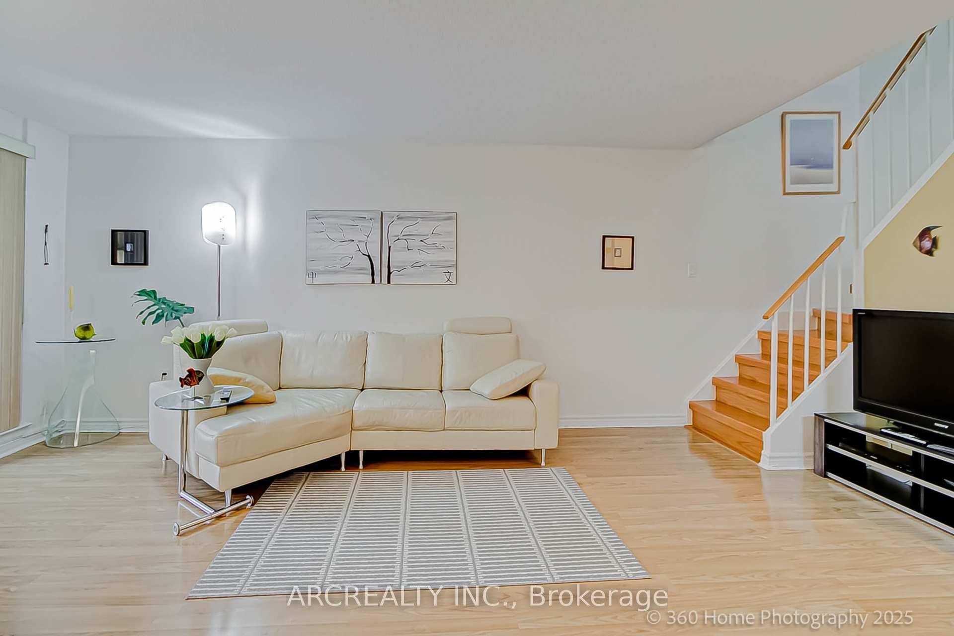 Photo 6 of Unit 165, 16 Elgin Street, Markham, Thornhill — HOMEH