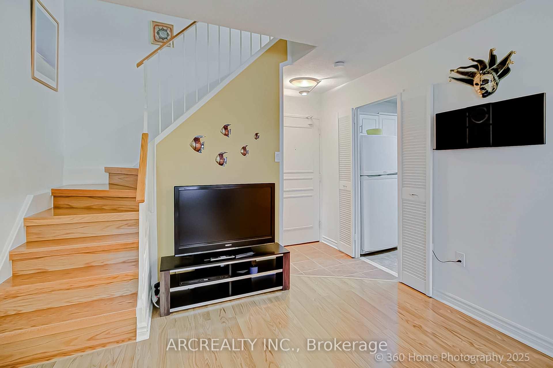 Photo 7 of Unit 165, 16 Elgin Street, Markham, Thornhill — HOMEH