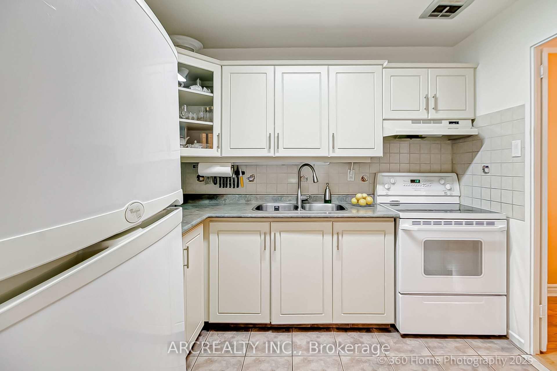 Photo 8 of Unit 165, 16 Elgin Street, Markham, Thornhill — HOMEH