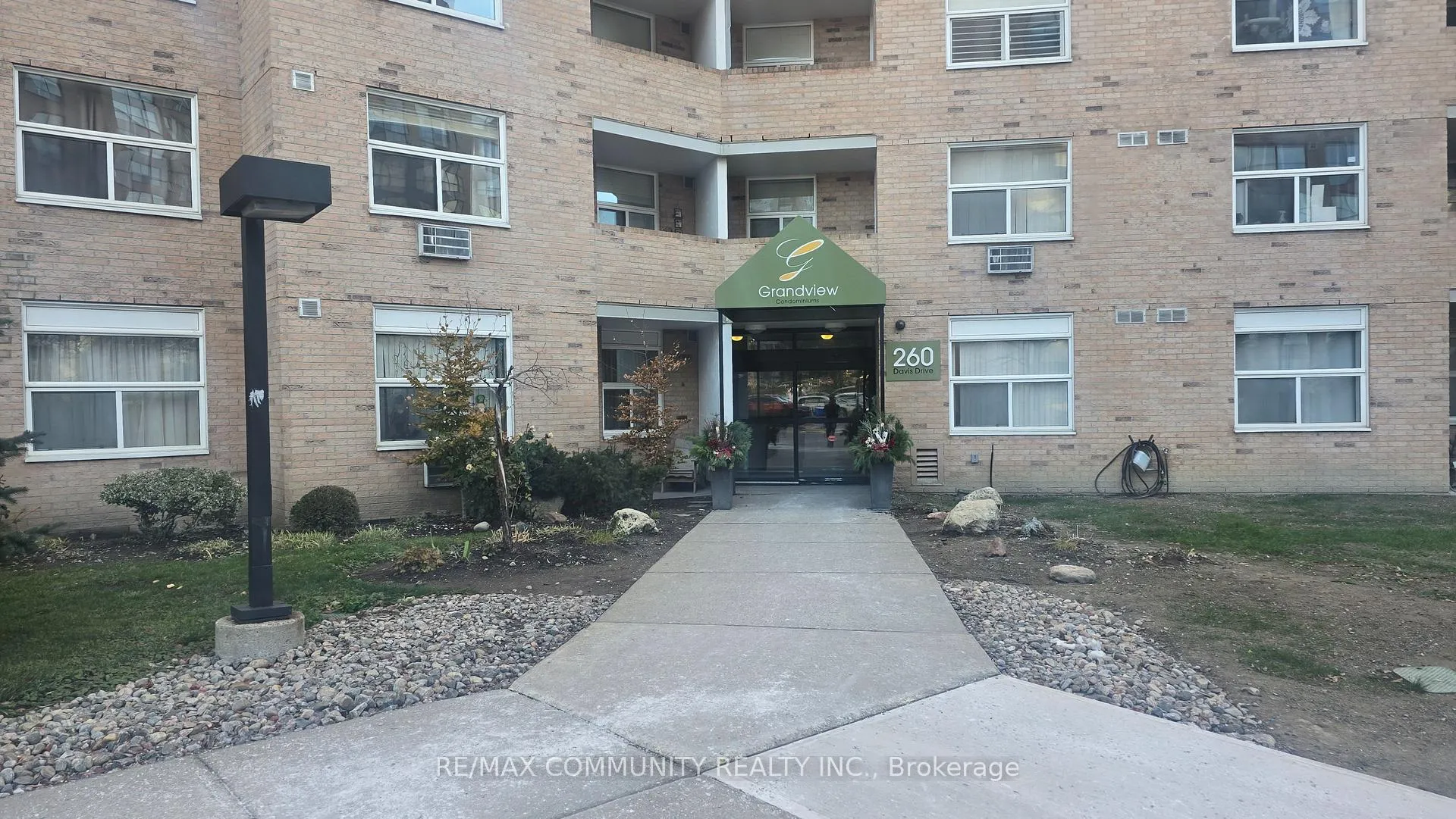 Photo 2 of Unit 907, 260 Davis Drive, Newmarket, Central Newmarket — HOMEH