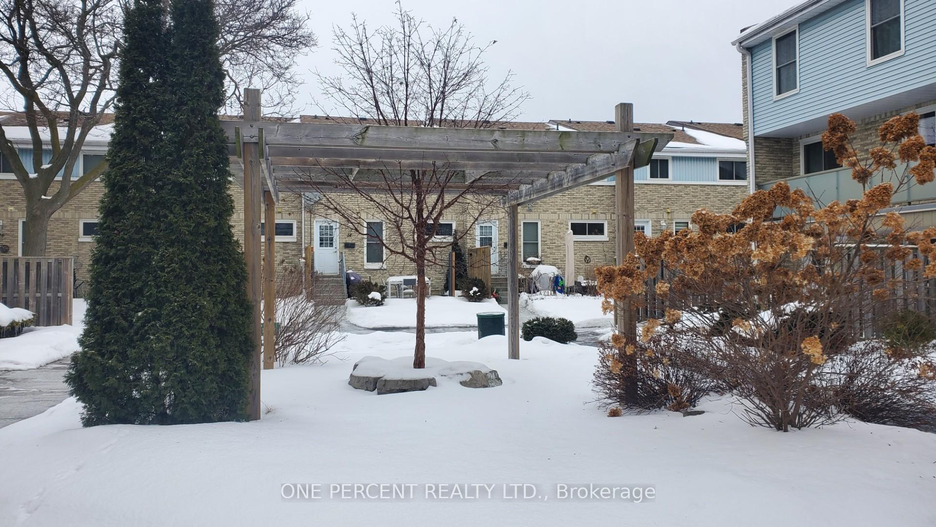 Photo 4 of Unit 32, 35 Breckenridge Drive, Kitchener — HOMEH