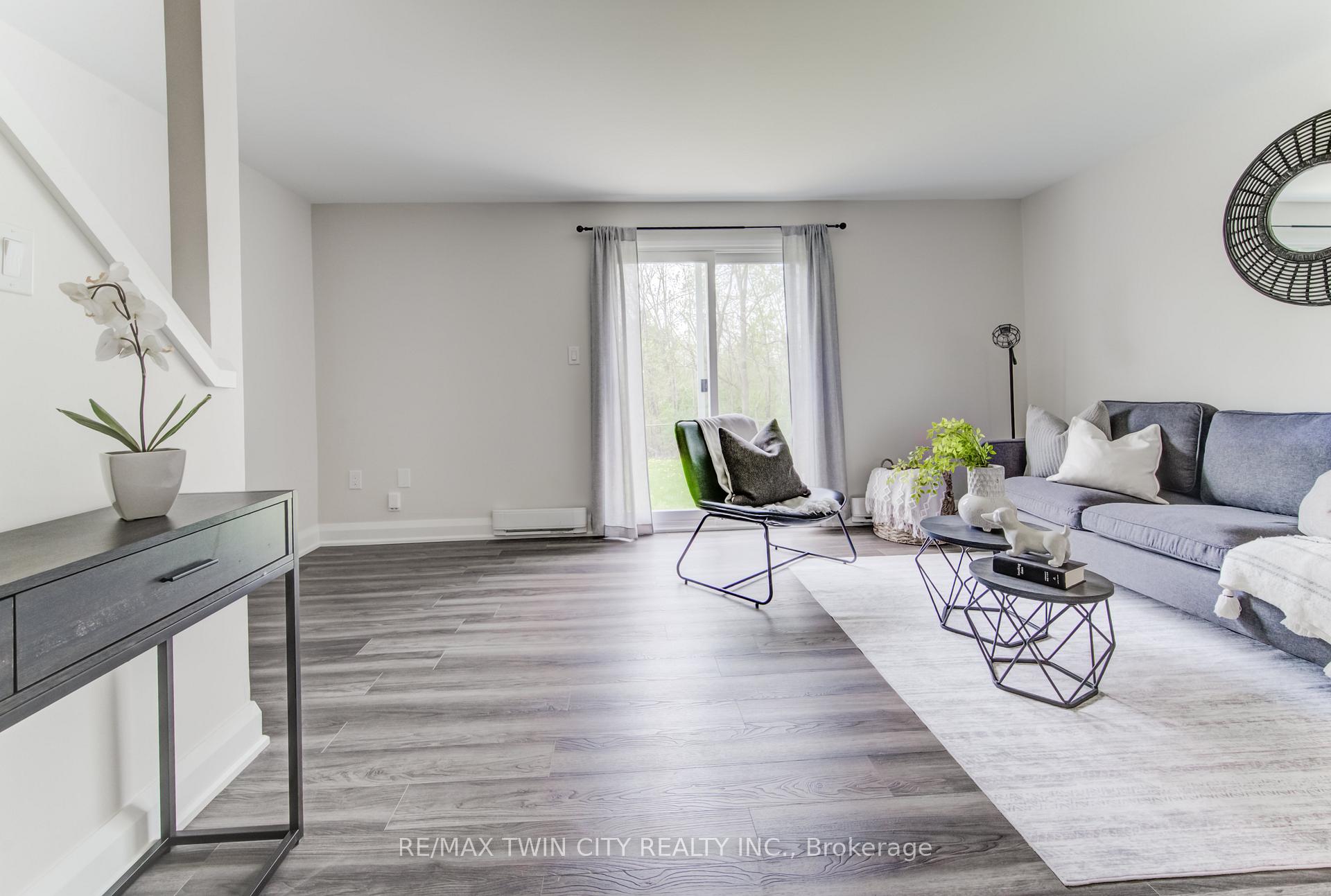 Photo 3 of Unit 43, 40 Imperial Road N, Guelph, Willow West/Sugarbush/West Acres — HOMEH