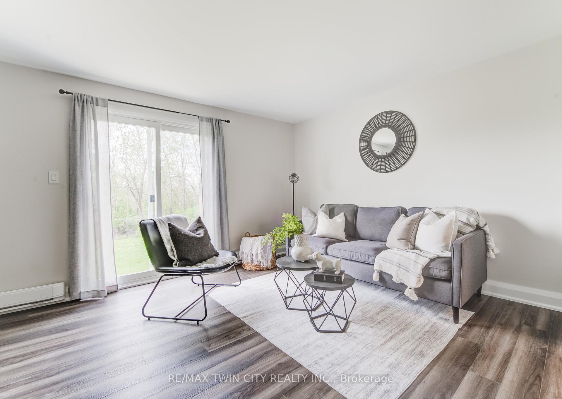 Photo 4 of Unit 43, 40 Imperial Road N, Guelph, Willow West/Sugarbush/West Acres — HOMEH