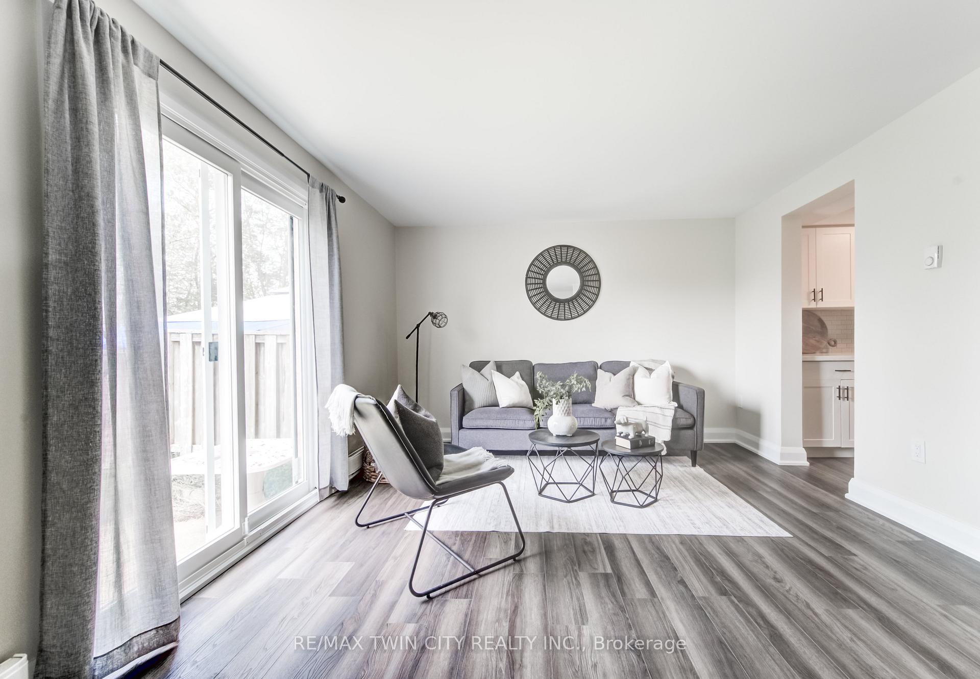 Photo 5 of Unit 43, 40 Imperial Road N, Guelph, Willow West/Sugarbush/West Acres — HOMEH