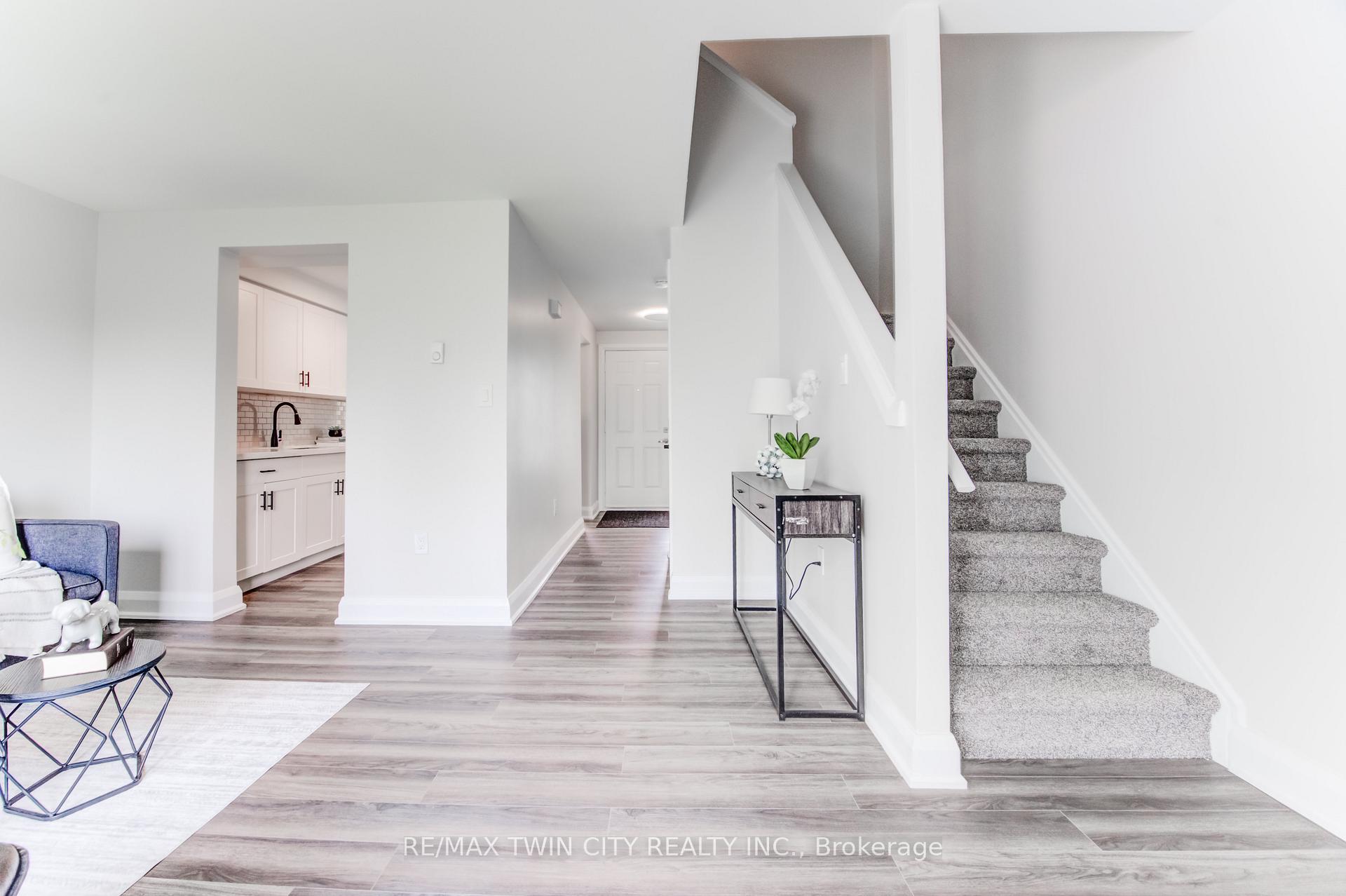 Photo 6 of Unit 43, 40 Imperial Road N, Guelph, Willow West/Sugarbush/West Acres — HOMEH