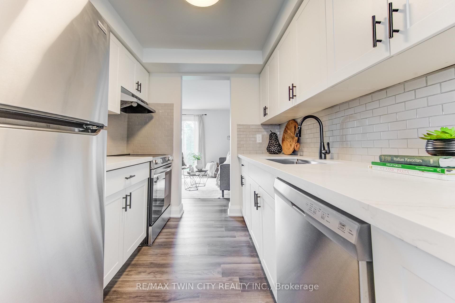 Photo 8 of Unit 43, 40 Imperial Road N, Guelph, Willow West/Sugarbush/West Acres — HOMEH