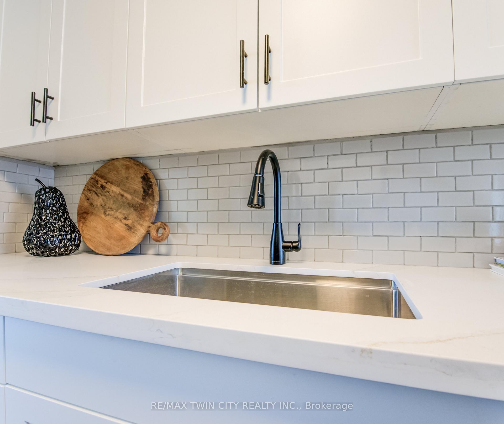 Photo 10 of Unit 43, 40 Imperial Road N, Guelph, Willow West/Sugarbush/West Acres — HOMEH