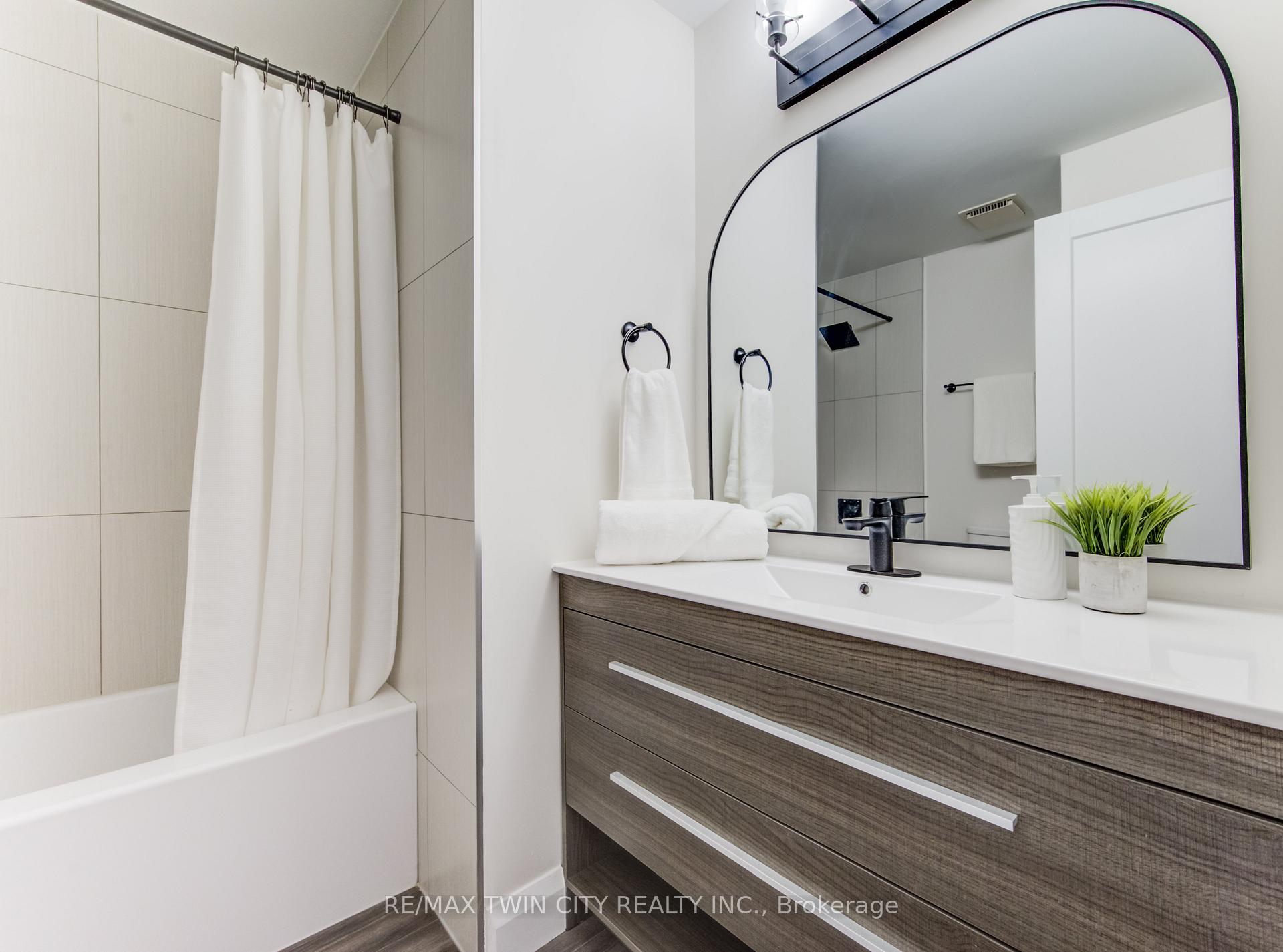 Photo 16 of Unit 43, 40 Imperial Road N, Guelph, Willow West/Sugarbush/West Acres — HOMEH