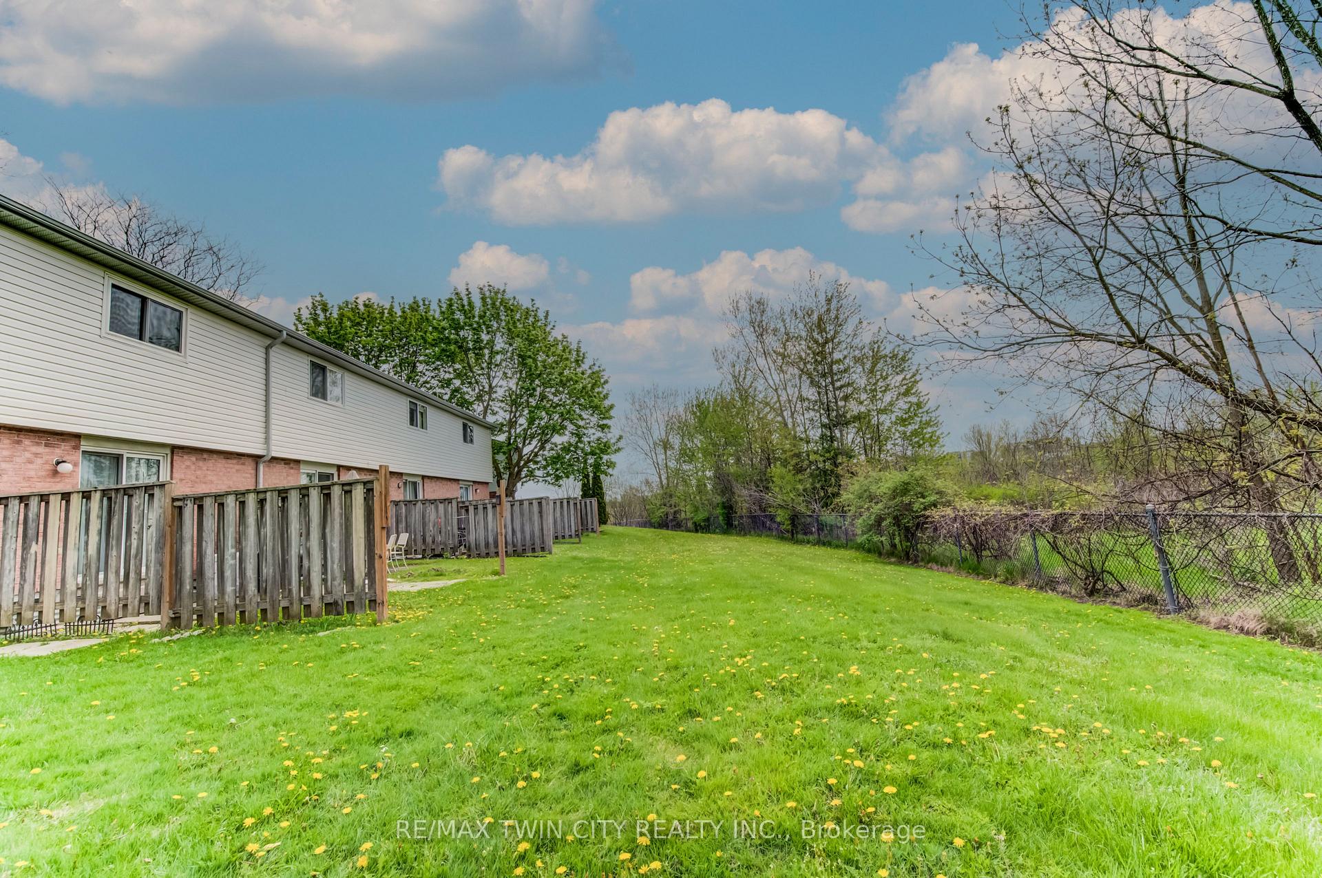 Photo 25 of Unit 43, 40 Imperial Road N, Guelph, Willow West/Sugarbush/West Acres — HOMEH