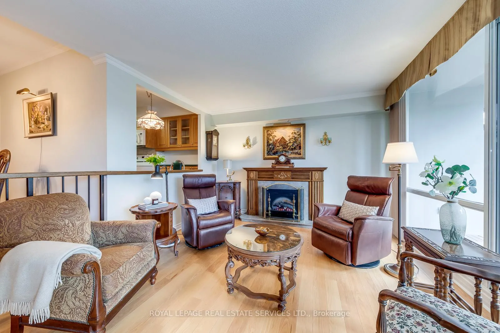 Photo 10 of Unit 405, 240 Scarlett Road, Toronto, Rockcliffe-Smythe — HOMEH