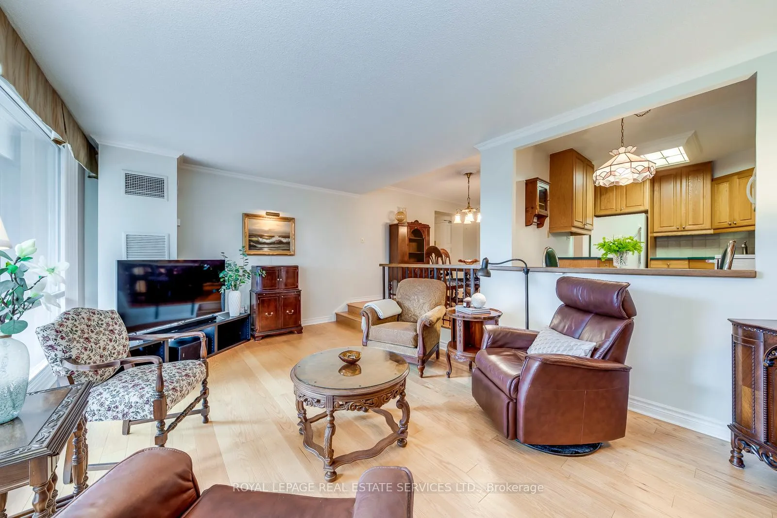 Photo 11 of Unit 405, 240 Scarlett Road, Toronto, Rockcliffe-Smythe — HOMEH