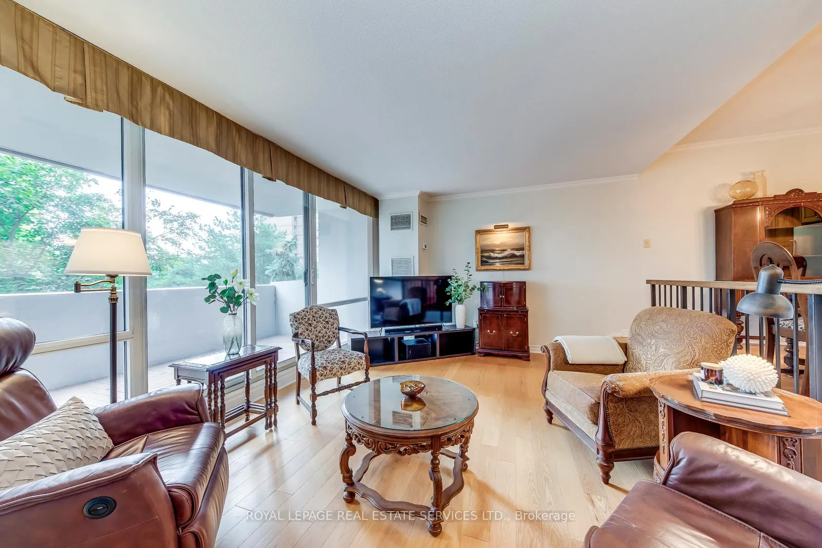 Photo 13 of Unit 405, 240 Scarlett Road, Toronto, Rockcliffe-Smythe — HOMEH