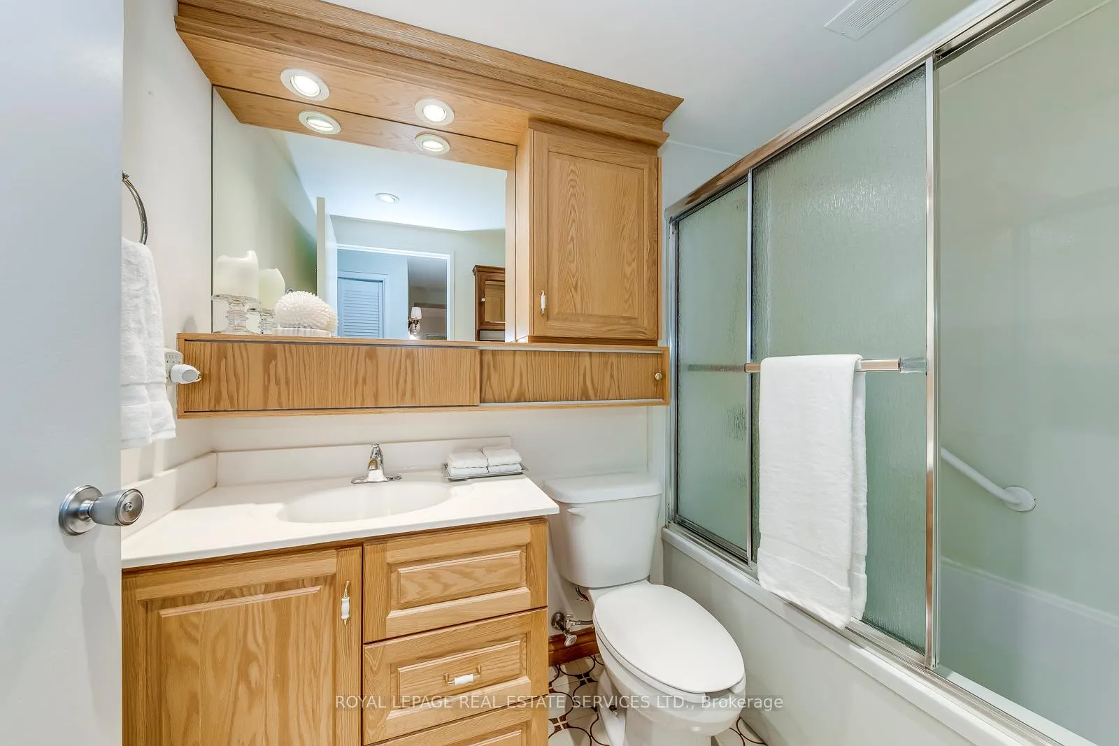 Photo 32 of Unit 405, 240 Scarlett Road, Toronto, Rockcliffe-Smythe — HOMEH