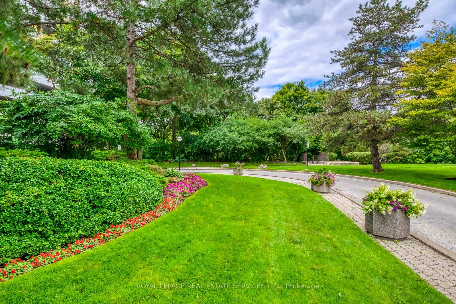 Photo 44 of Unit 405, 240 Scarlett Road, Toronto, Rockcliffe-Smythe — HOMEH