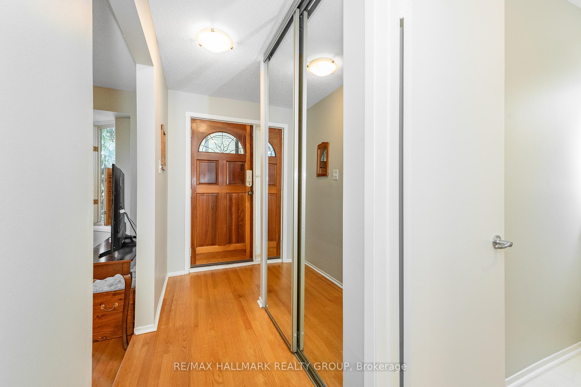 Photo 6 of 1414 Eastcliffe Way, Ottawa, Pineview — HOMEH