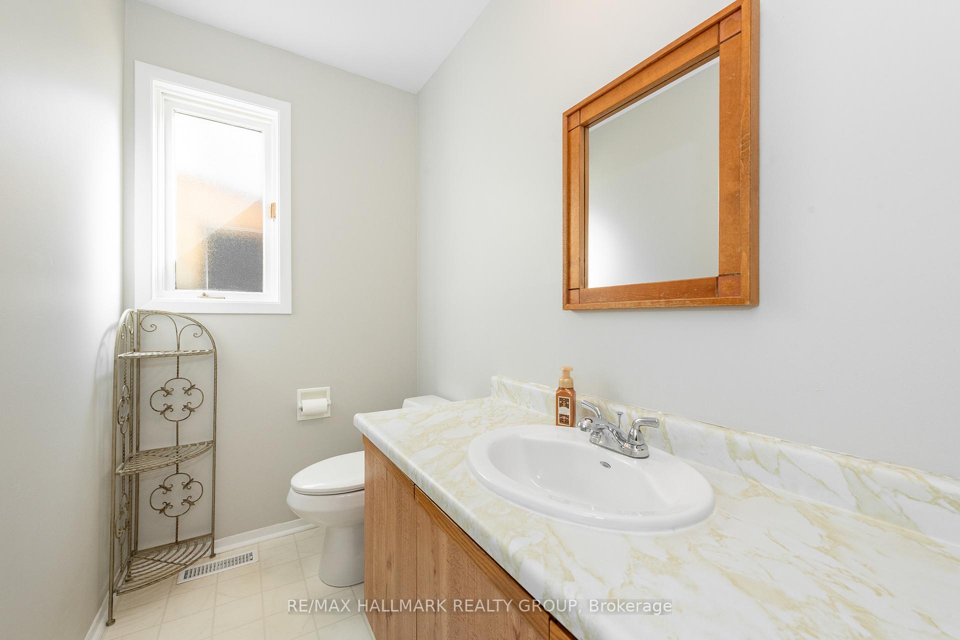 Photo 5 of 1414 Eastcliffe Way, Ottawa, Pineview — HOMEH