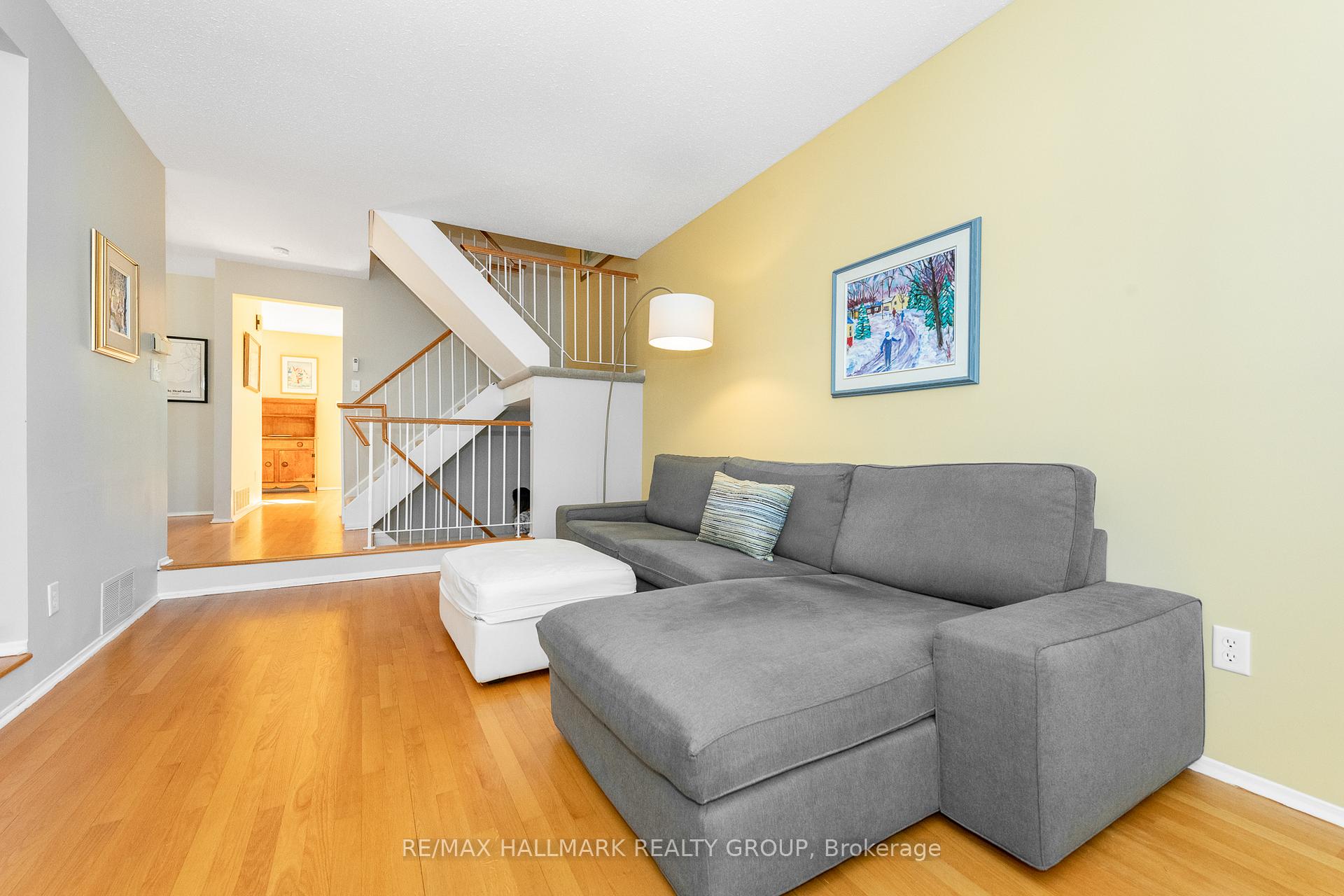 Photo 8 of 1414 Eastcliffe Way, Ottawa, Pineview — HOMEH