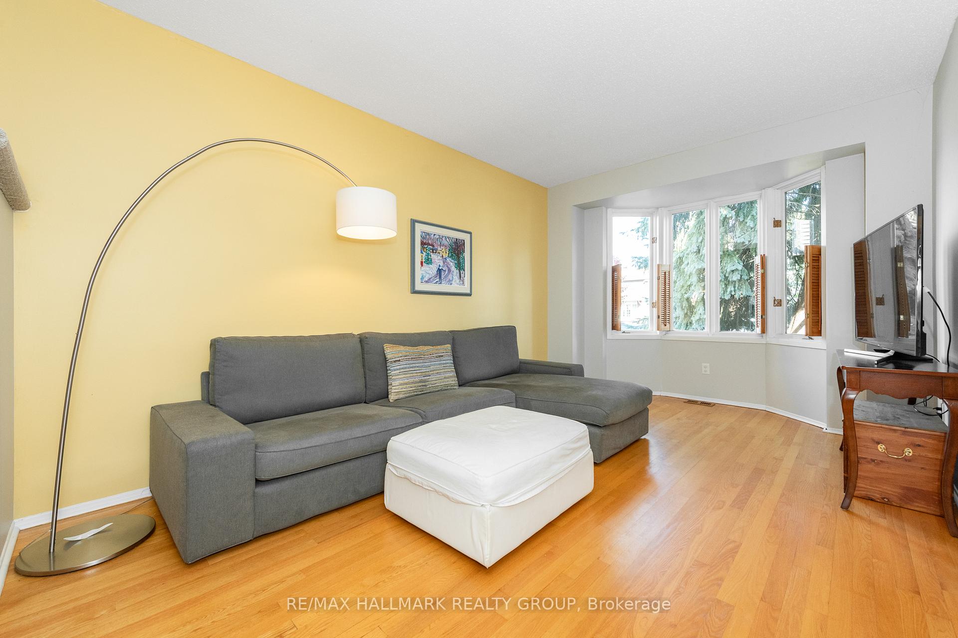 Photo 7 of 1414 Eastcliffe Way, Ottawa, Pineview — HOMEH