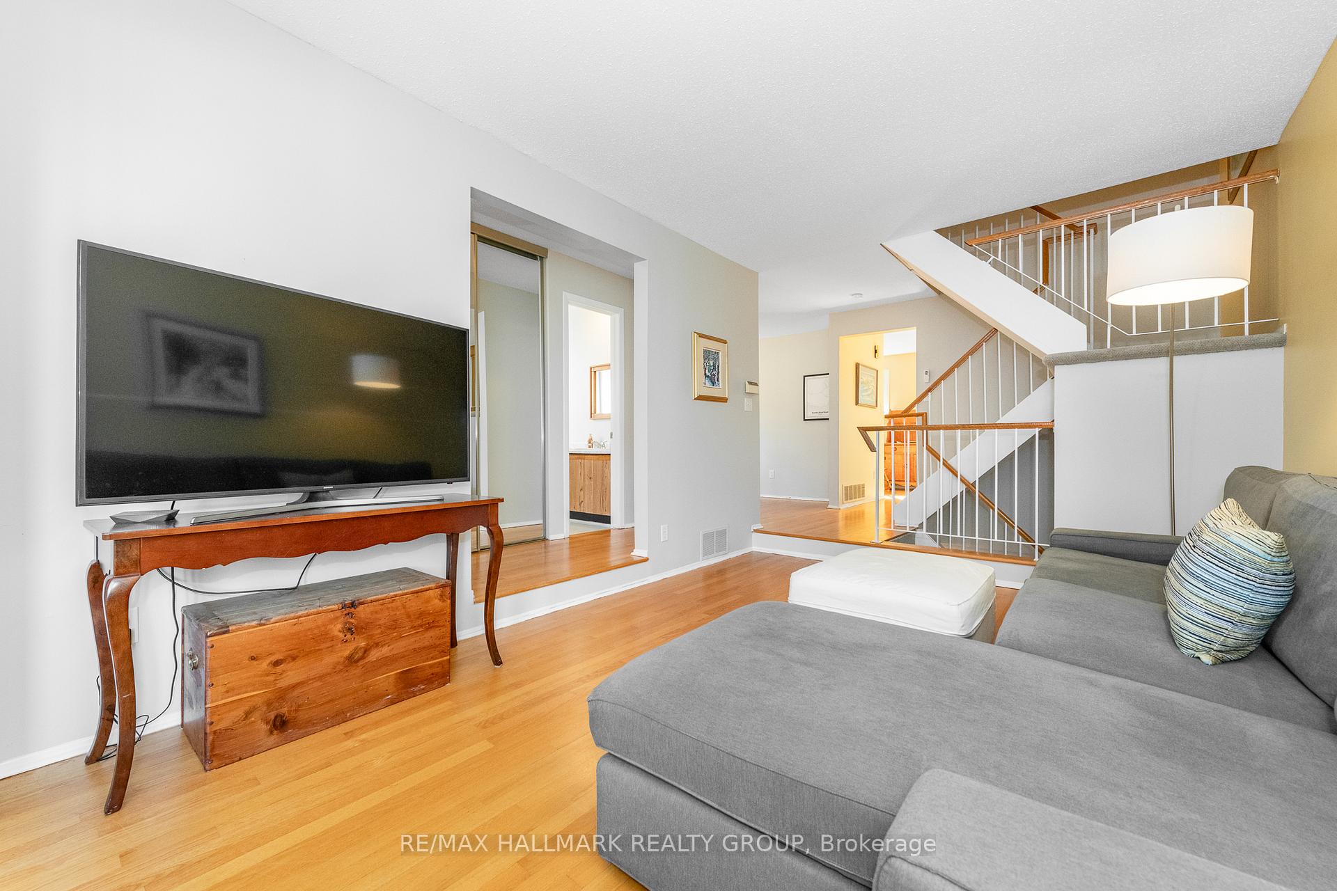 Photo 14 of 1414 Eastcliffe Way, Ottawa, Pineview — HOMEH