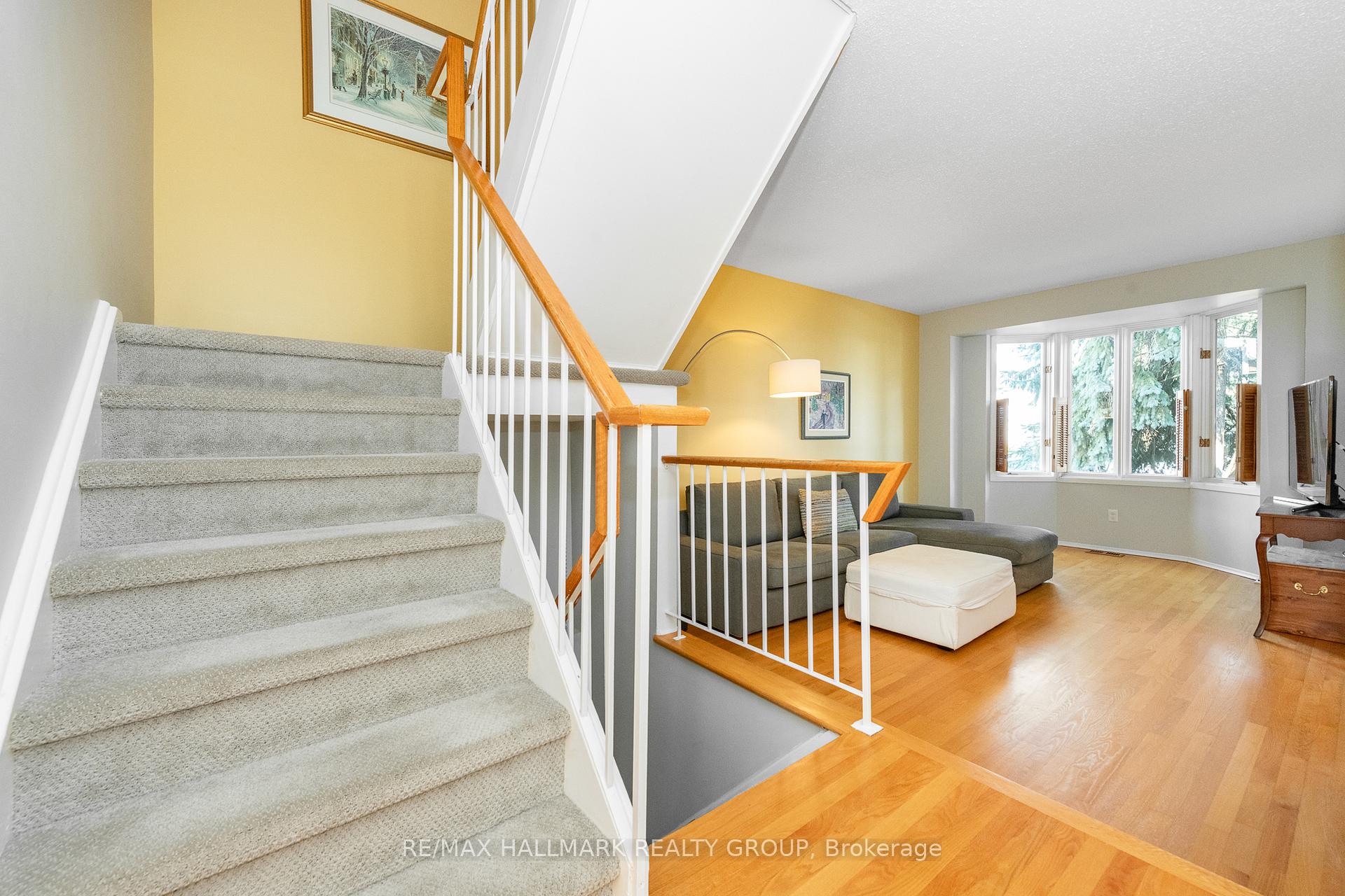 Photo 9 of 1414 Eastcliffe Way, Ottawa, Pineview — HOMEH