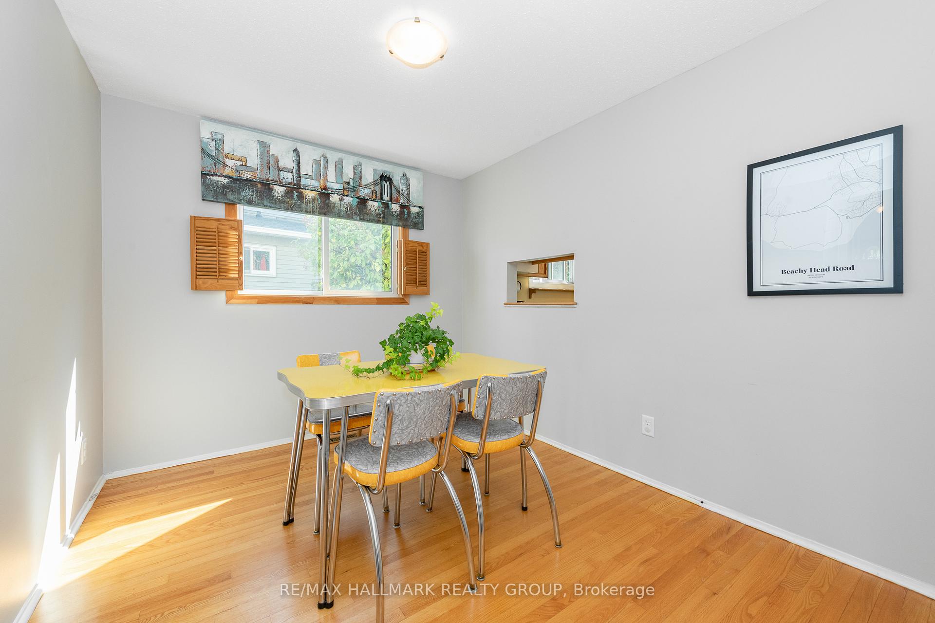 Photo 10 of 1414 Eastcliffe Way, Ottawa, Pineview — HOMEH
