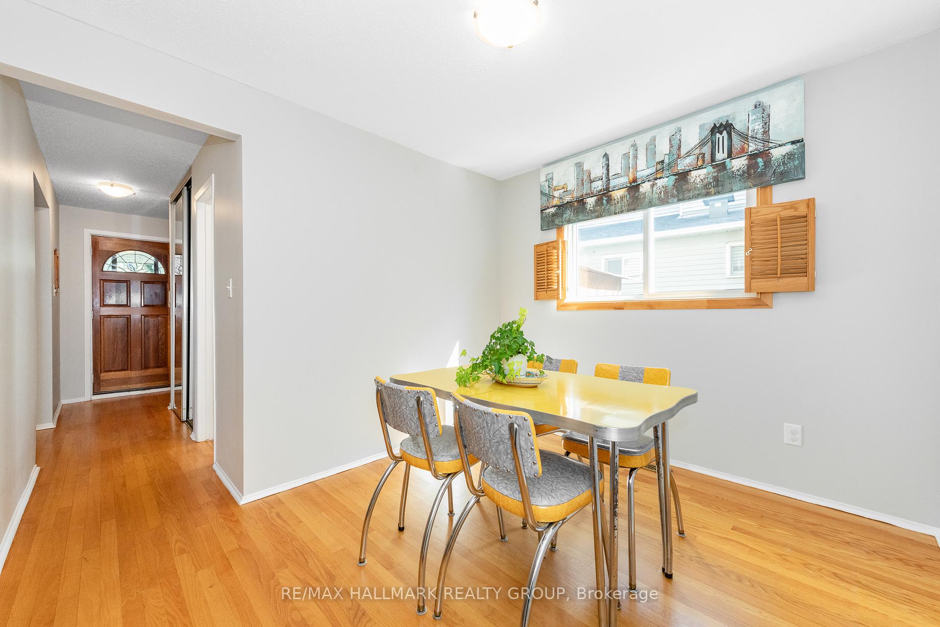 Photo 11 of 1414 Eastcliffe Way, Ottawa, Pineview — HOMEH