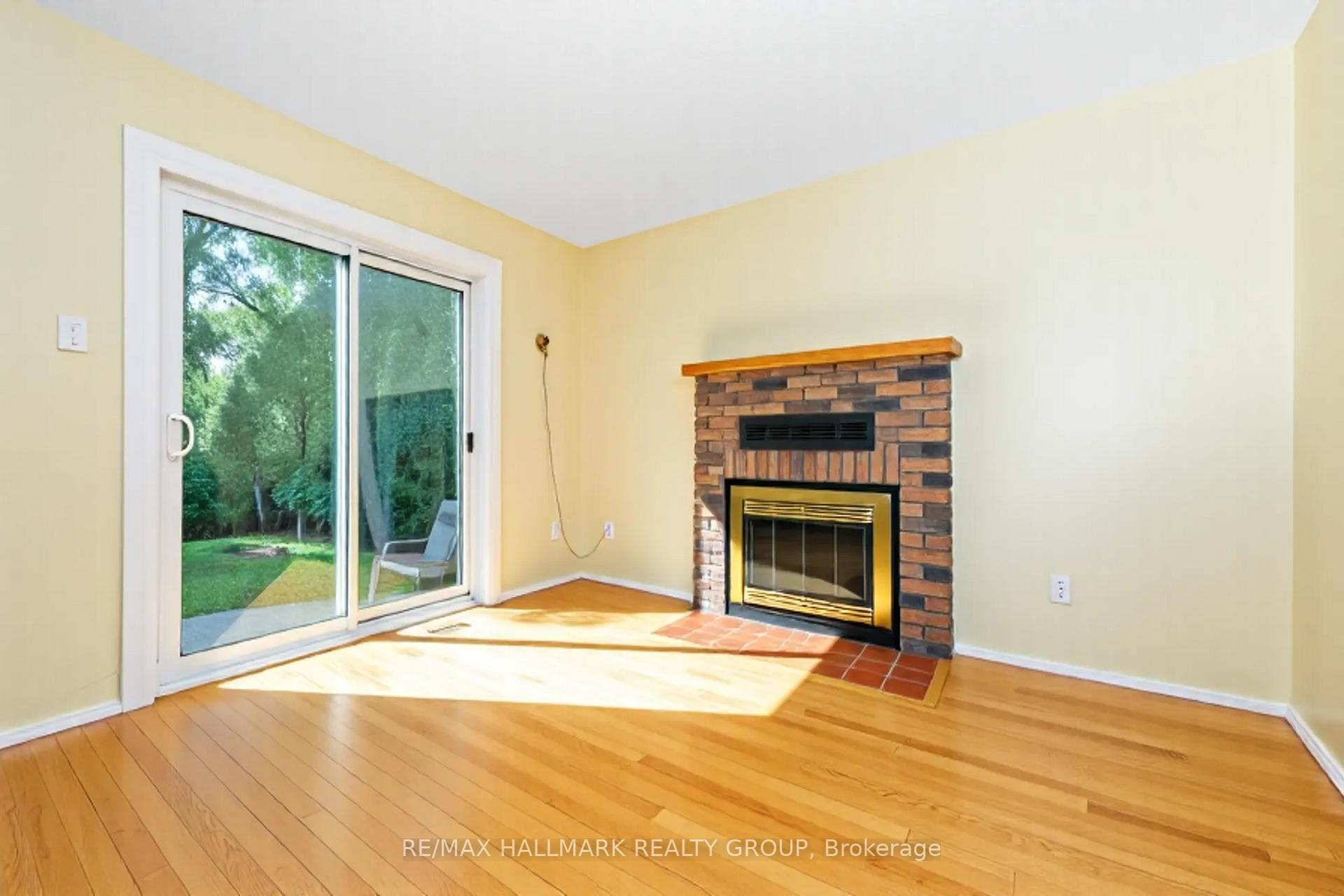 Photo 13 of 1414 Eastcliffe Way, Ottawa, Pineview — HOMEH